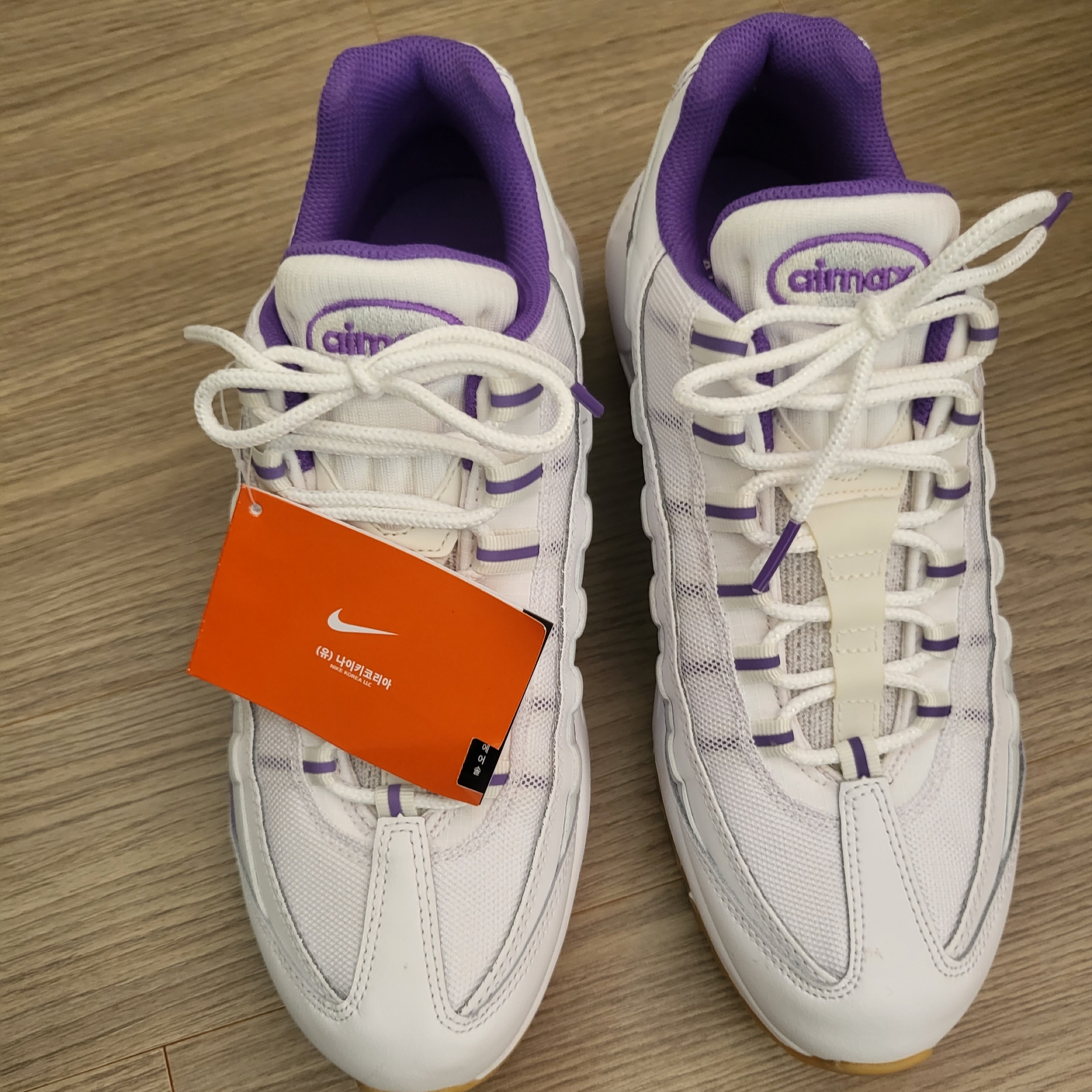 Nike Air Max 95 White Action Grape 착용 스타일