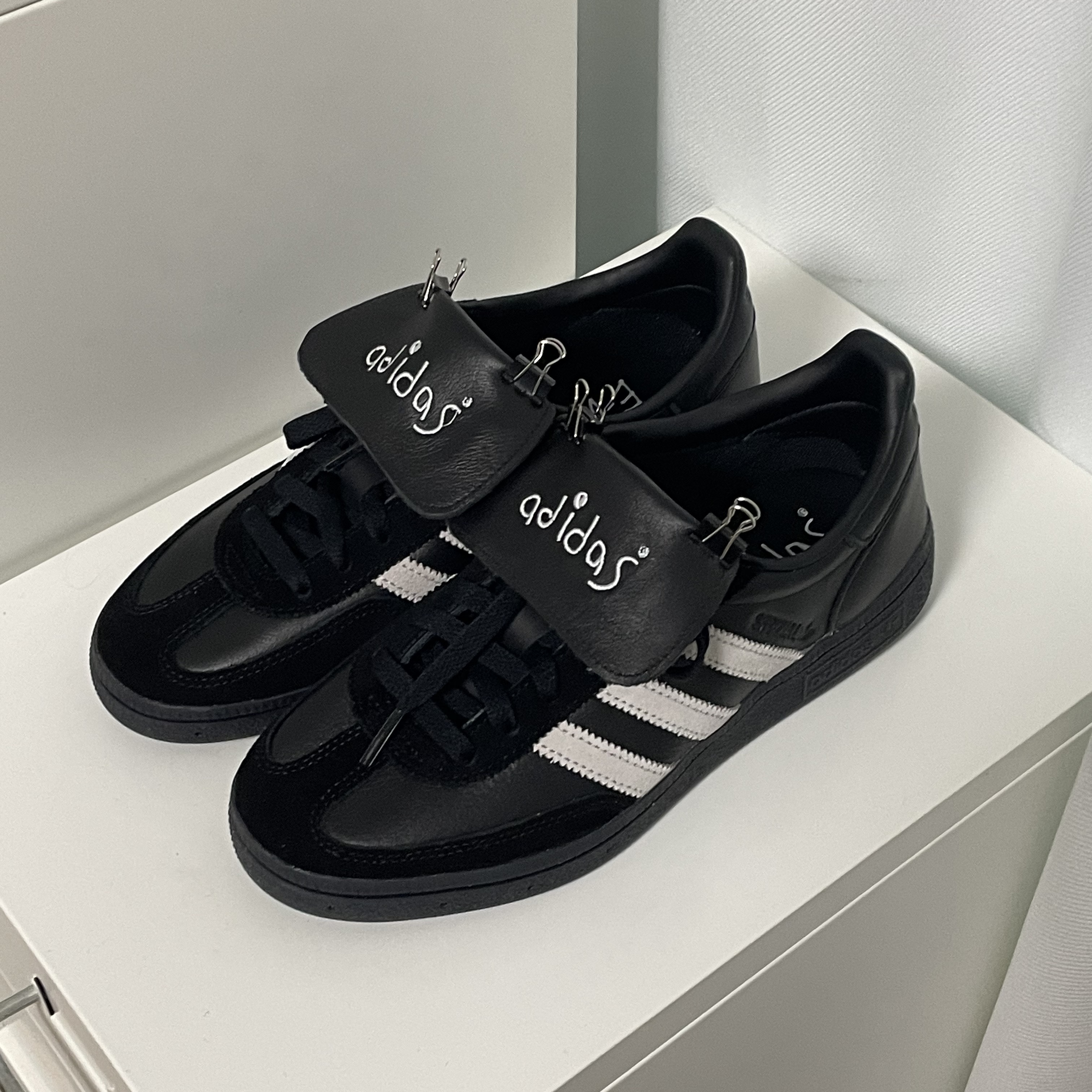Adidas Spezial Handball Core Black Cloud White 착용 스타일 - 1