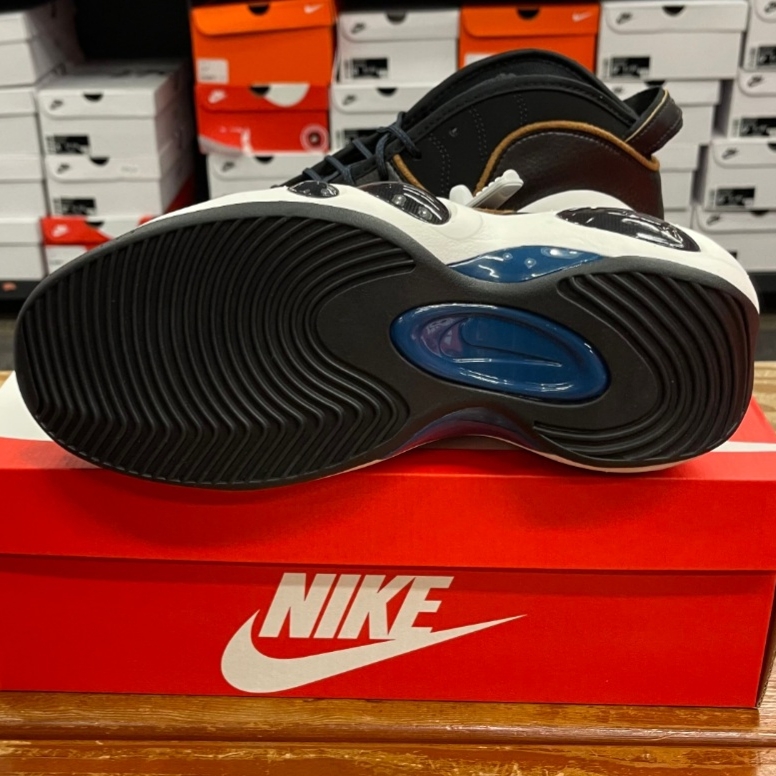 Nike Air Zoom Flight 95 Black and Valerian Blue 착용 스타일 - 3