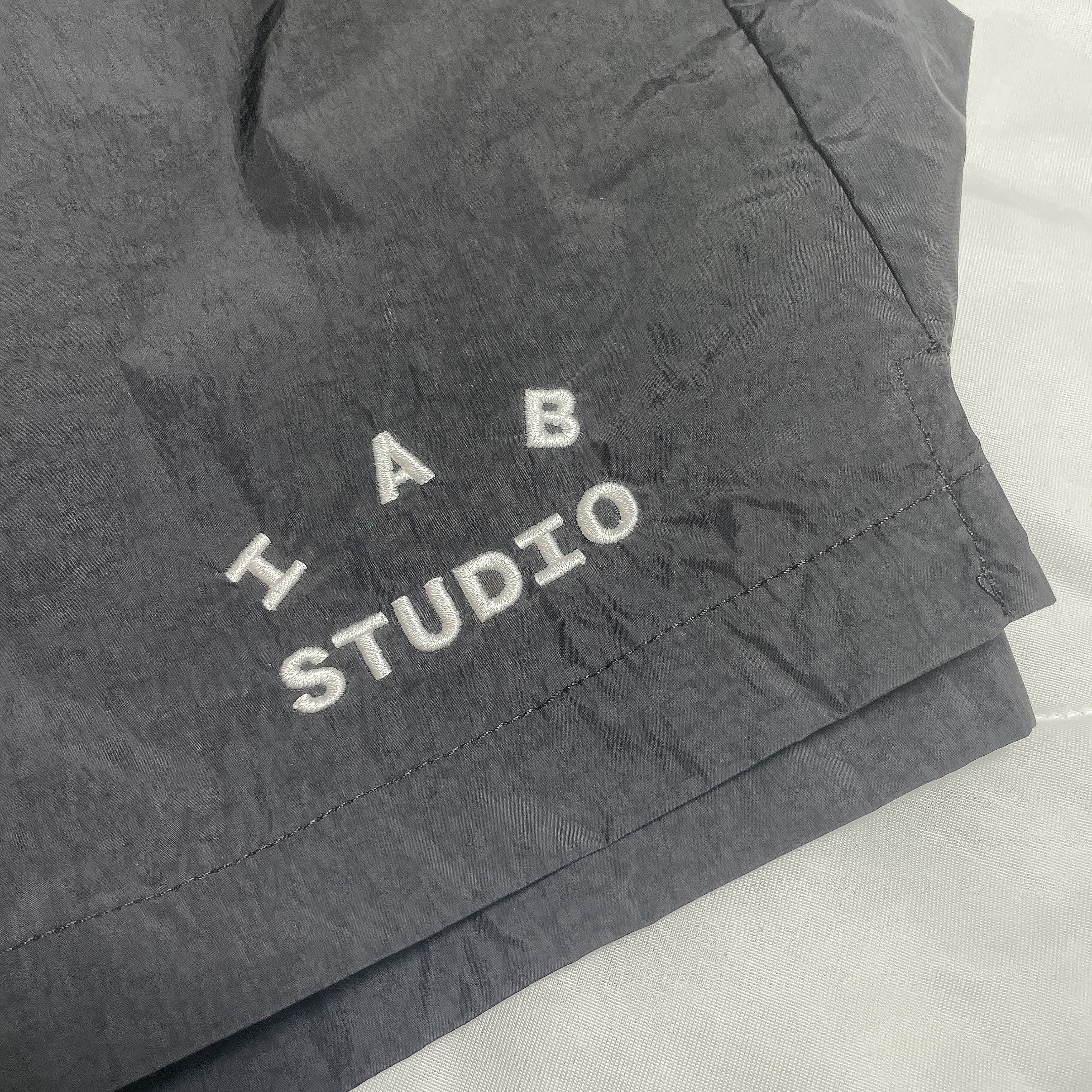 IAB Studio Woven Shorts Black - 23FW 착용 스타일 - 1