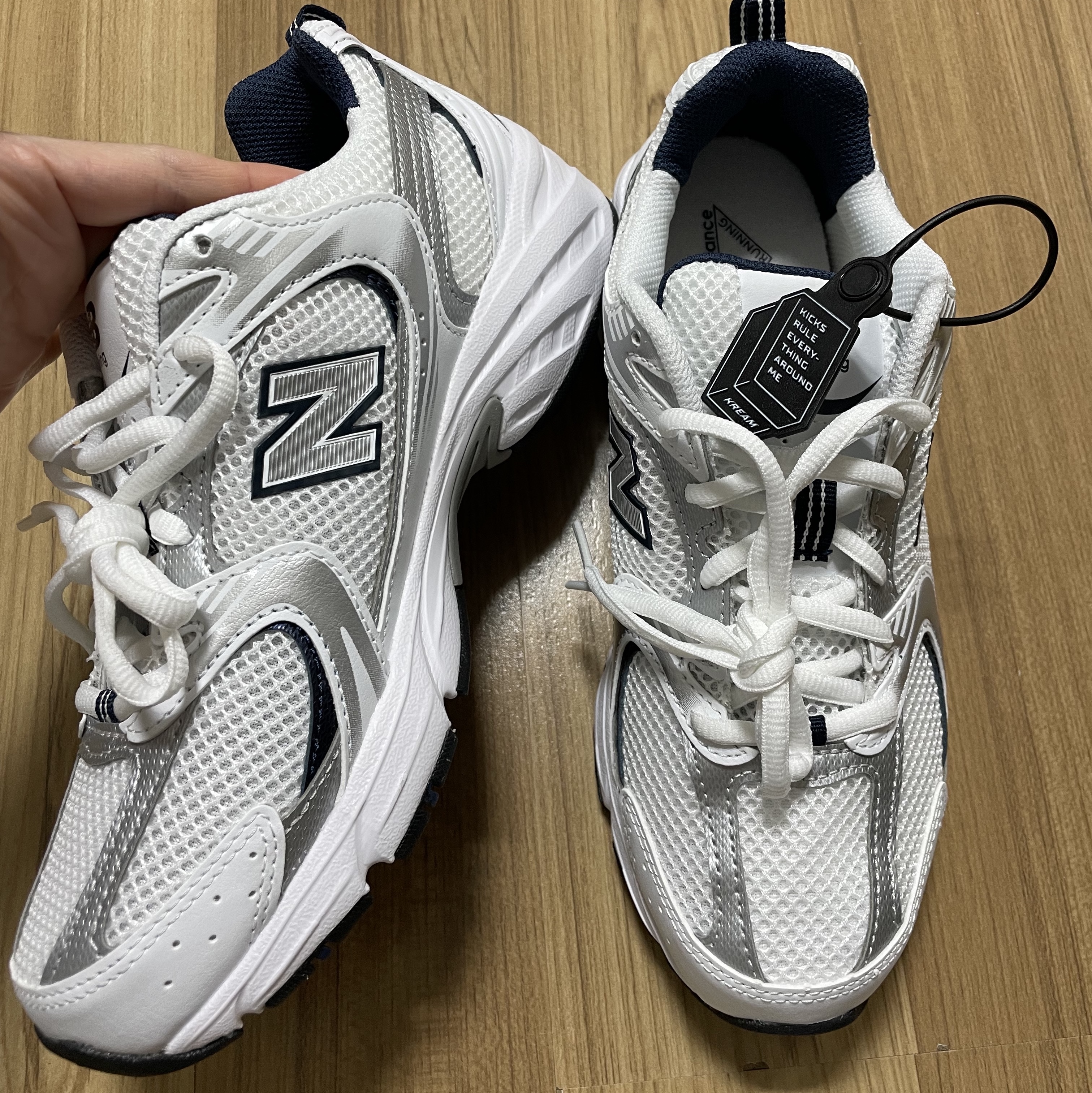 New Balance 530 White 착용 스타일 - 2