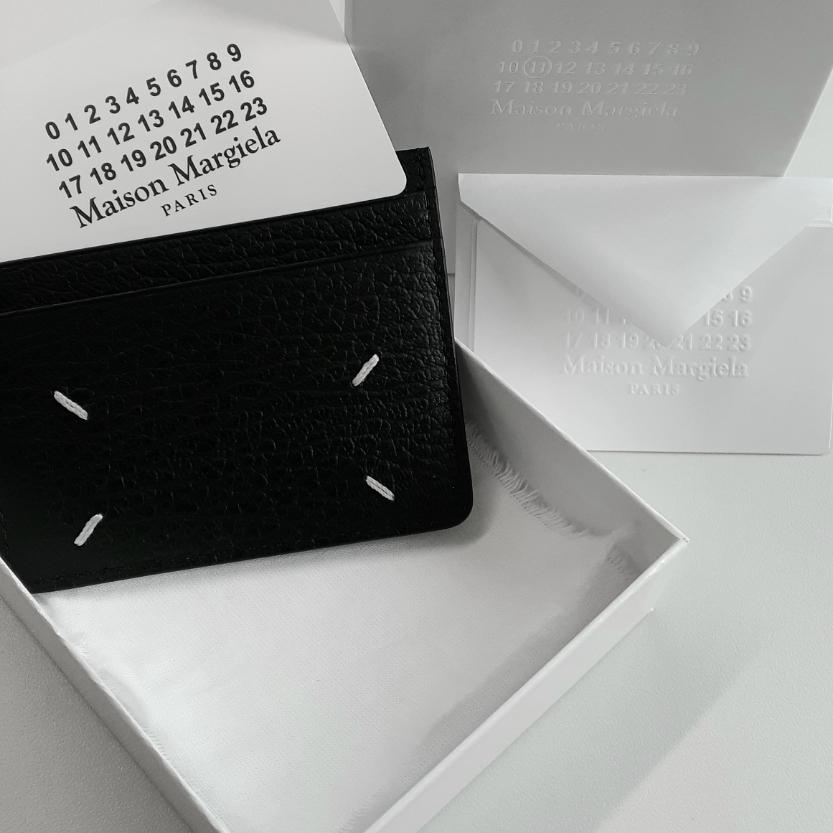 Maison Margiela Stitch Card Holder Black 착용 스타일