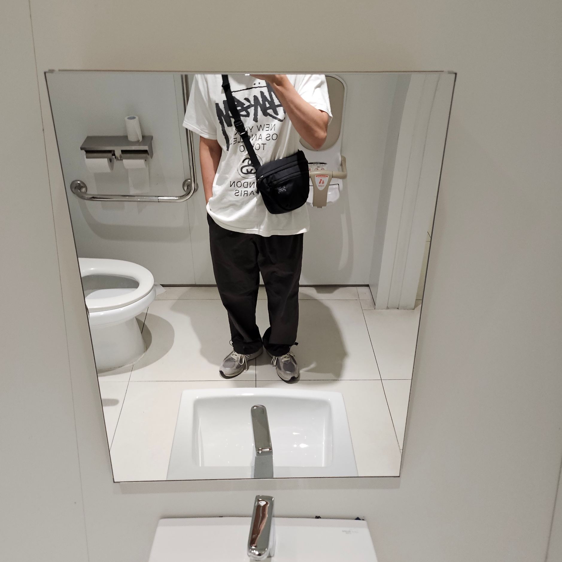 Stussy World Tour T-Shirt White 2023, New Balance 2002R Grey 착용 스타일