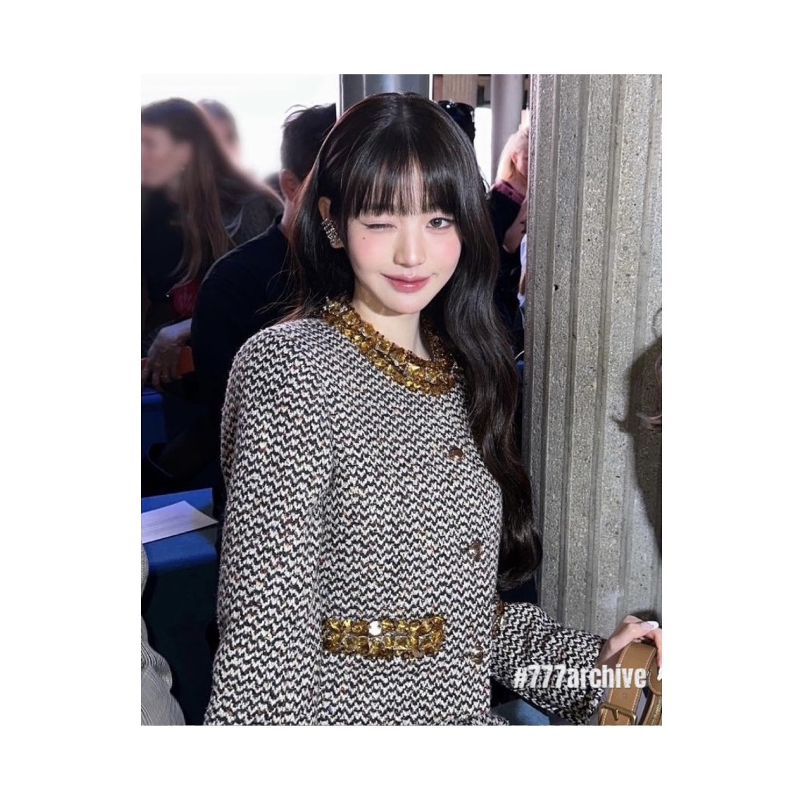 (W) Miu Miu Crystal Earrings Steel Crystal 착용 스타일 - 4