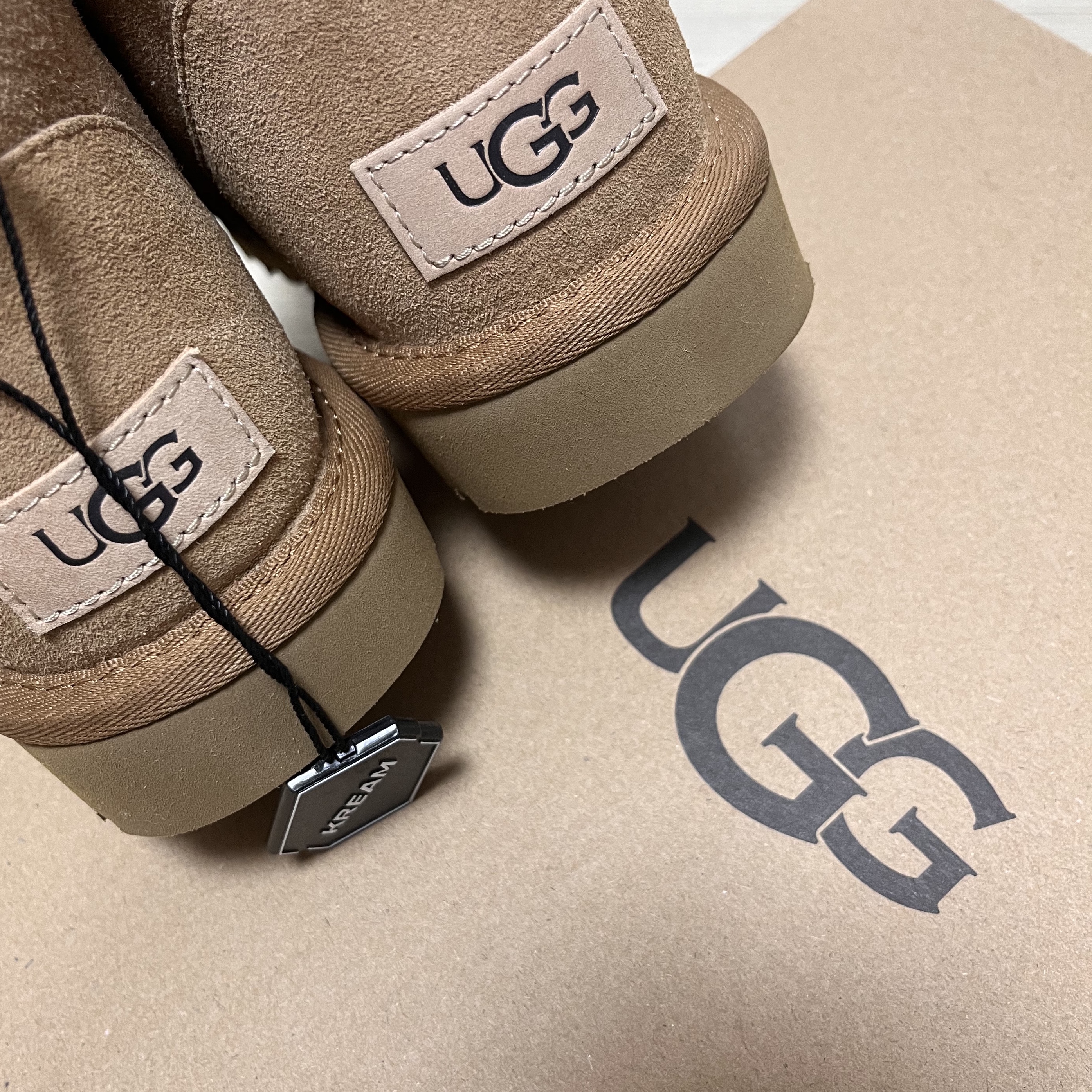 (W) UGG Classic Mini II Boots Chestnut 착용 스타일 - 1