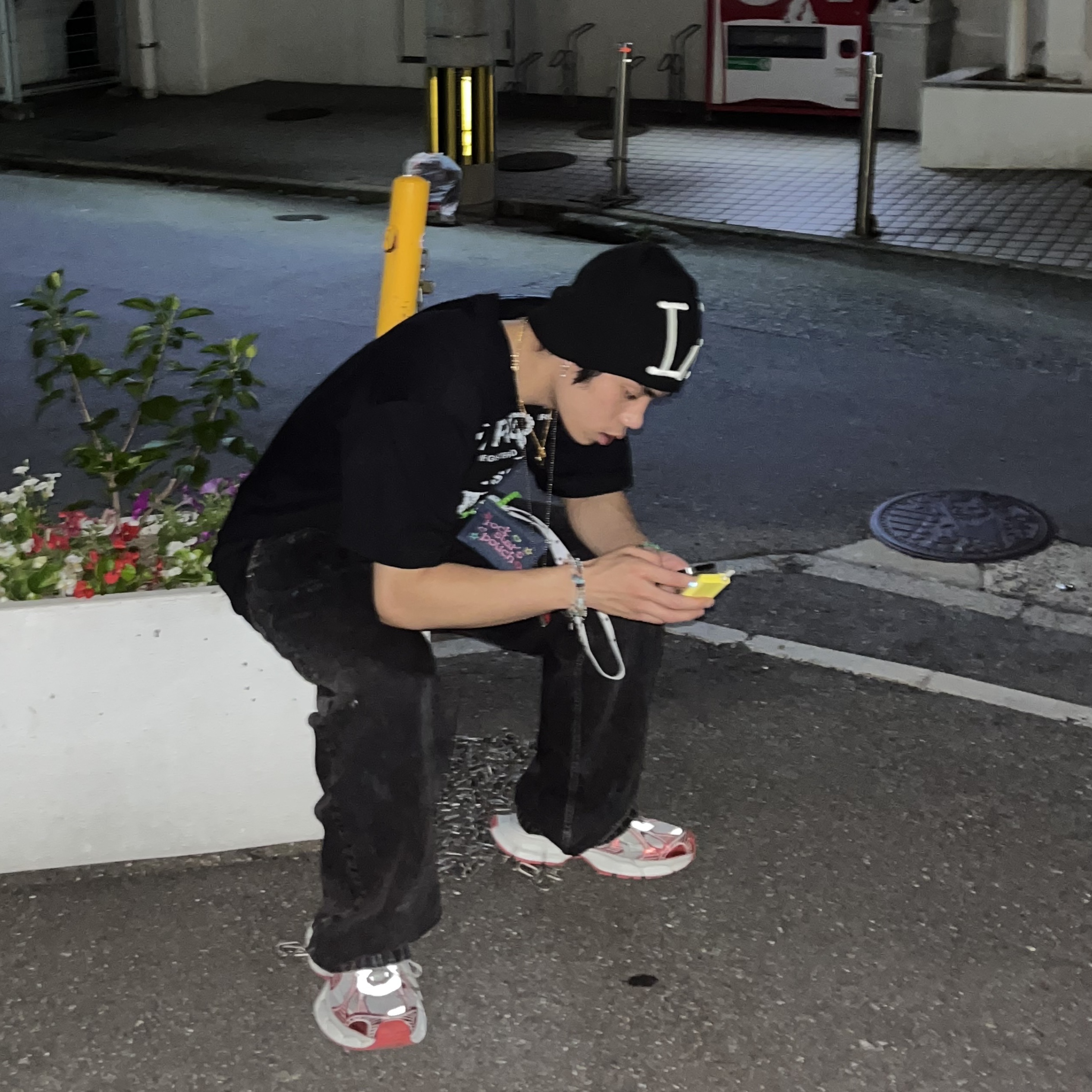 Stussy New Era Skullcap LA Embroidery Black, Balenciaga 3XL Sneakers White Red 착용 스타일