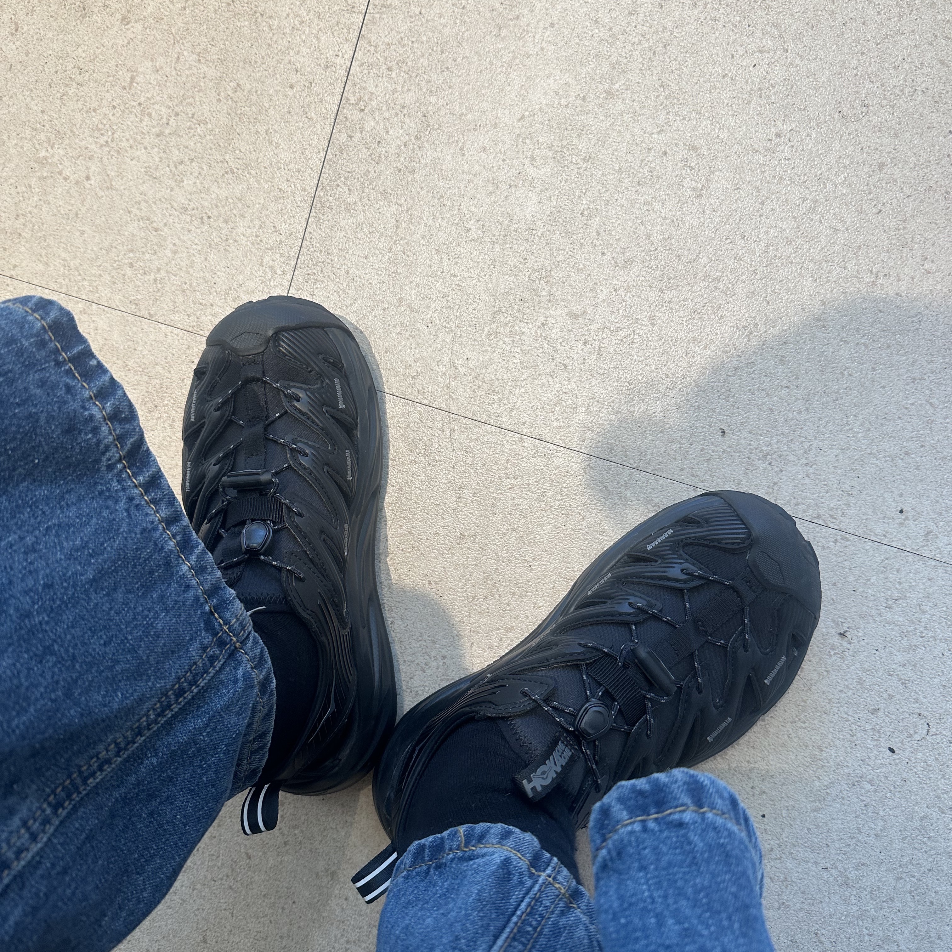 (W) Hoka Hopara Black 착용 스타일