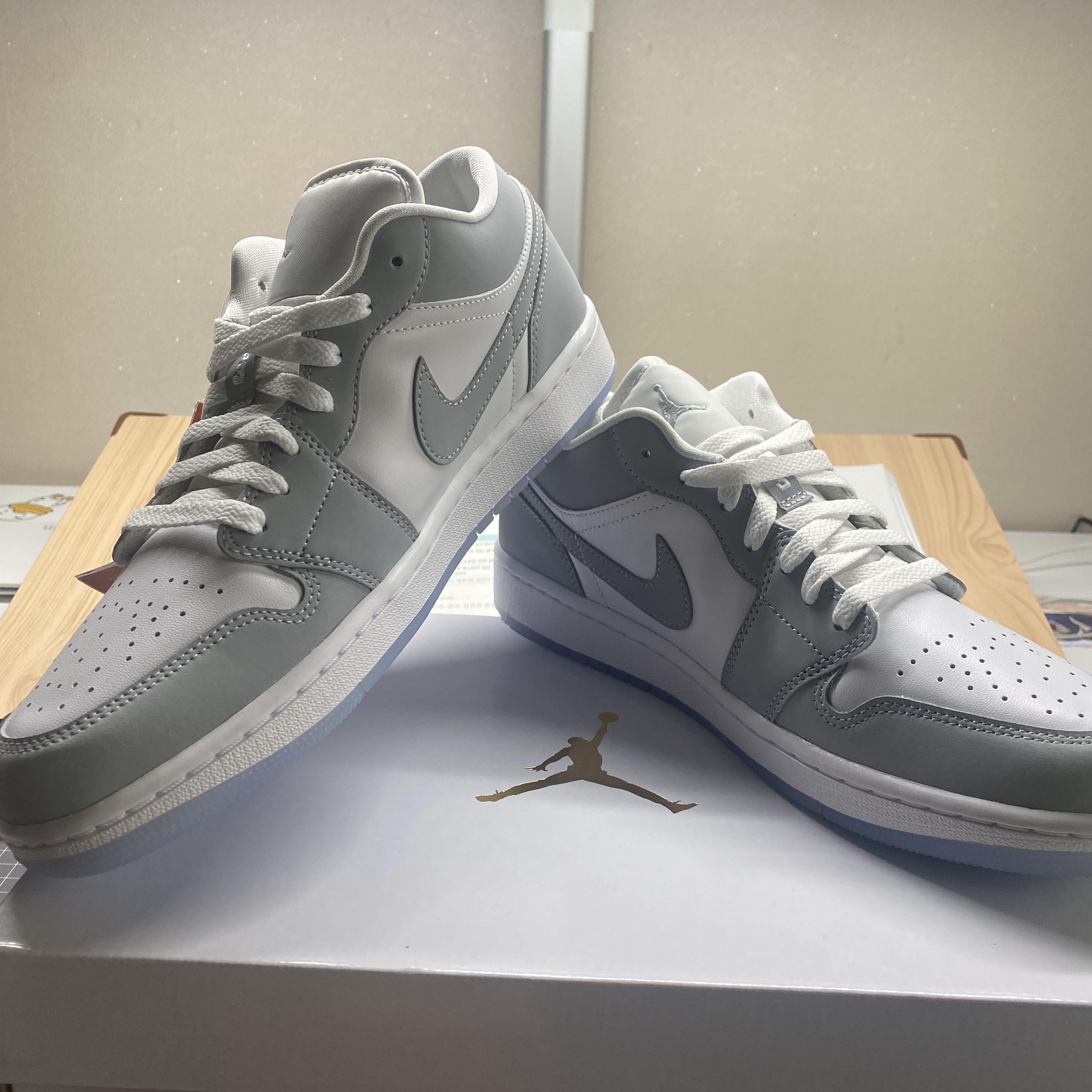 (W) Jordan 1 Low White Wolf Grey 착용 스타일
