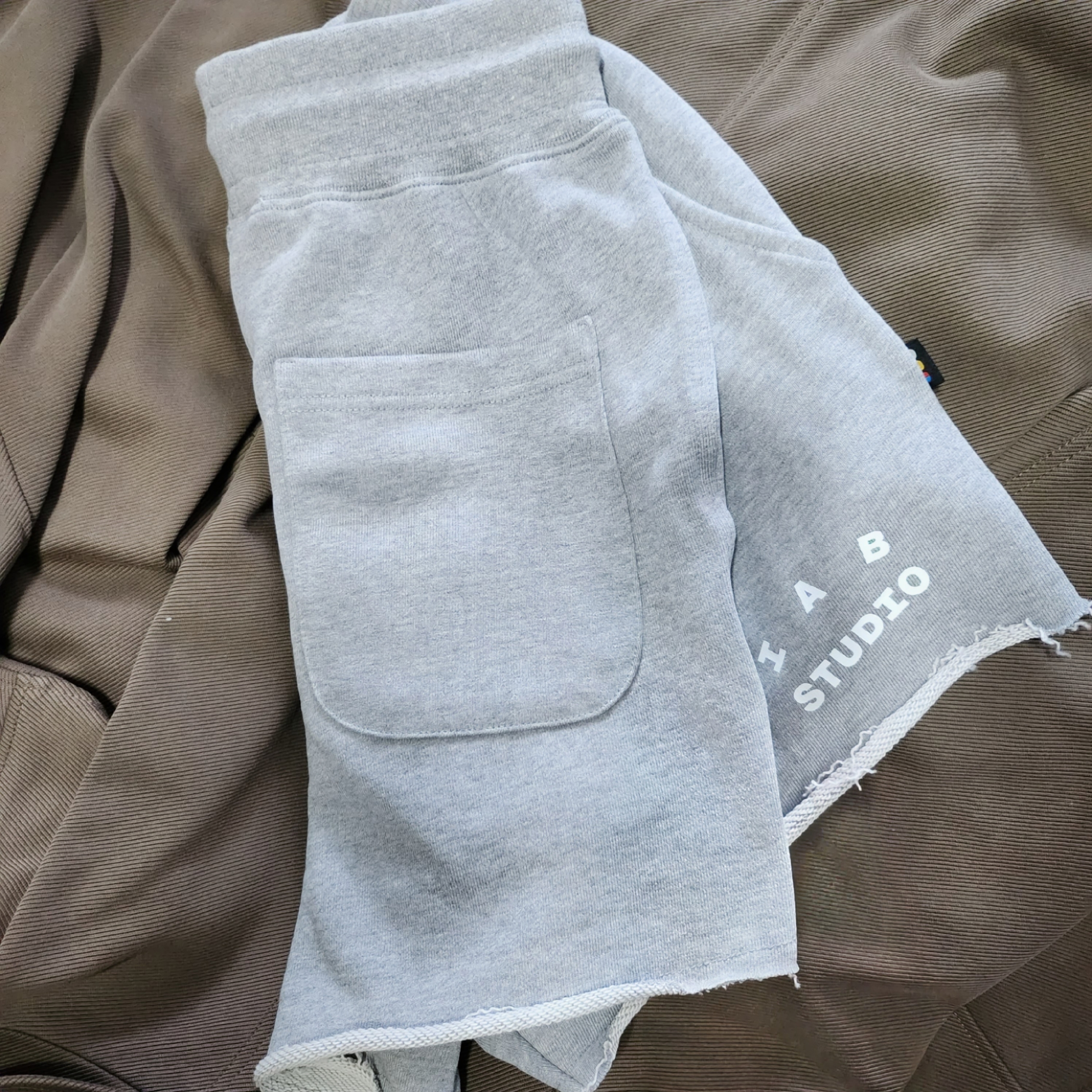 IAB Studio Heavy Short Sleeve Sweatshirt Gray - 23FW, IAB Studio Heavy Sweat Shorts Gray - 23FW 착용 스타일 - 5