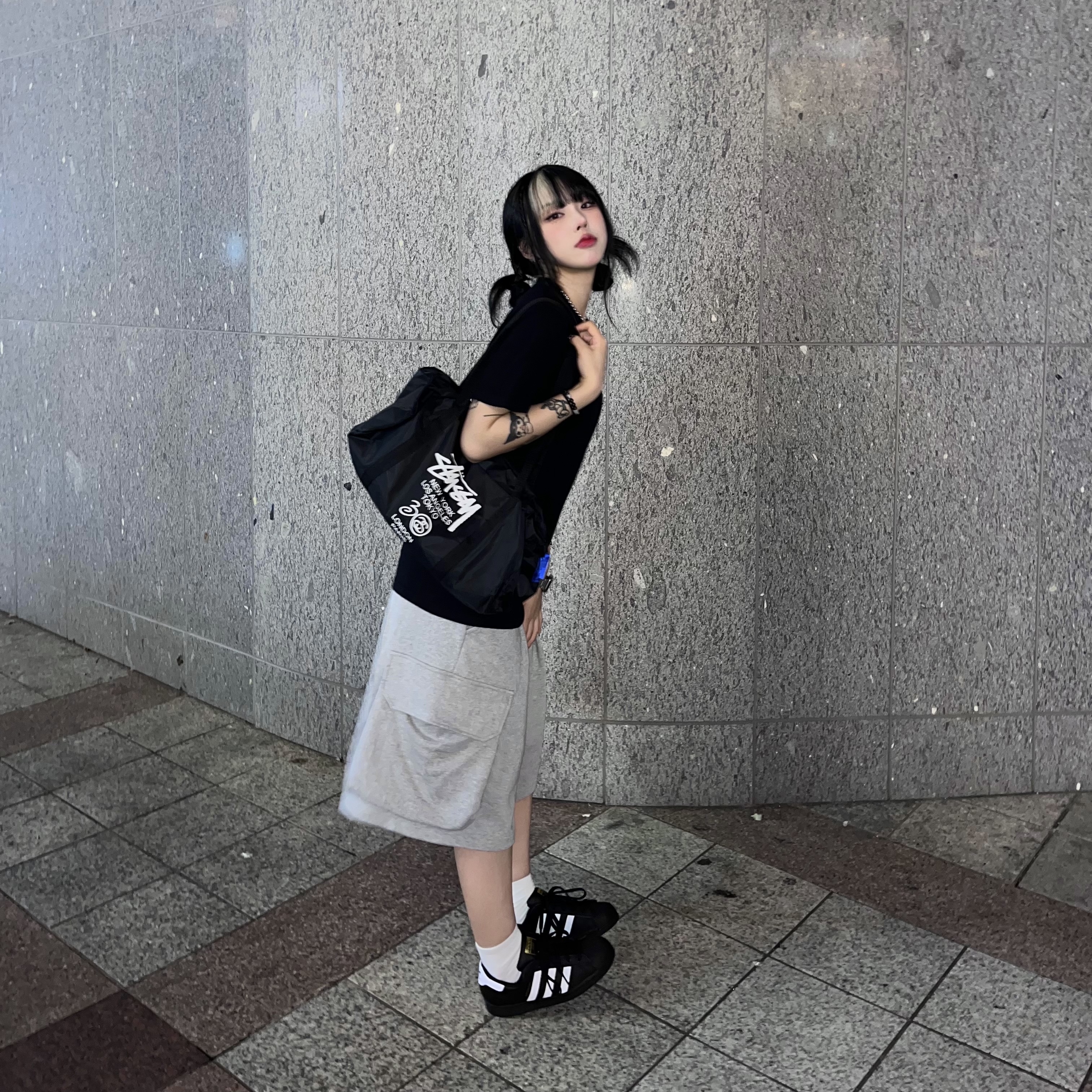 (J) Adidas Superstar Black White 착용 스타일 - 2