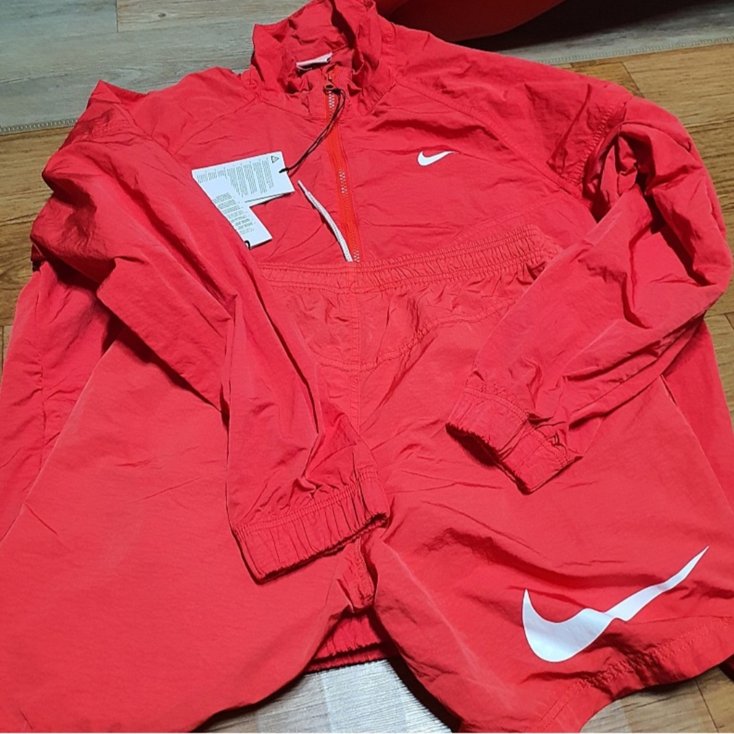 Nike x Stussy Windrunner Jacket Habanero Red, Nike x Stussy Water Shorts Habanero Red 착용 스타일