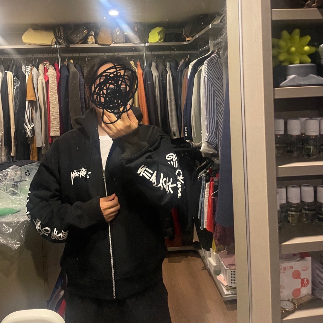 Stussy Big Cities Zip Hoodie Black 착용 스타일 - 2