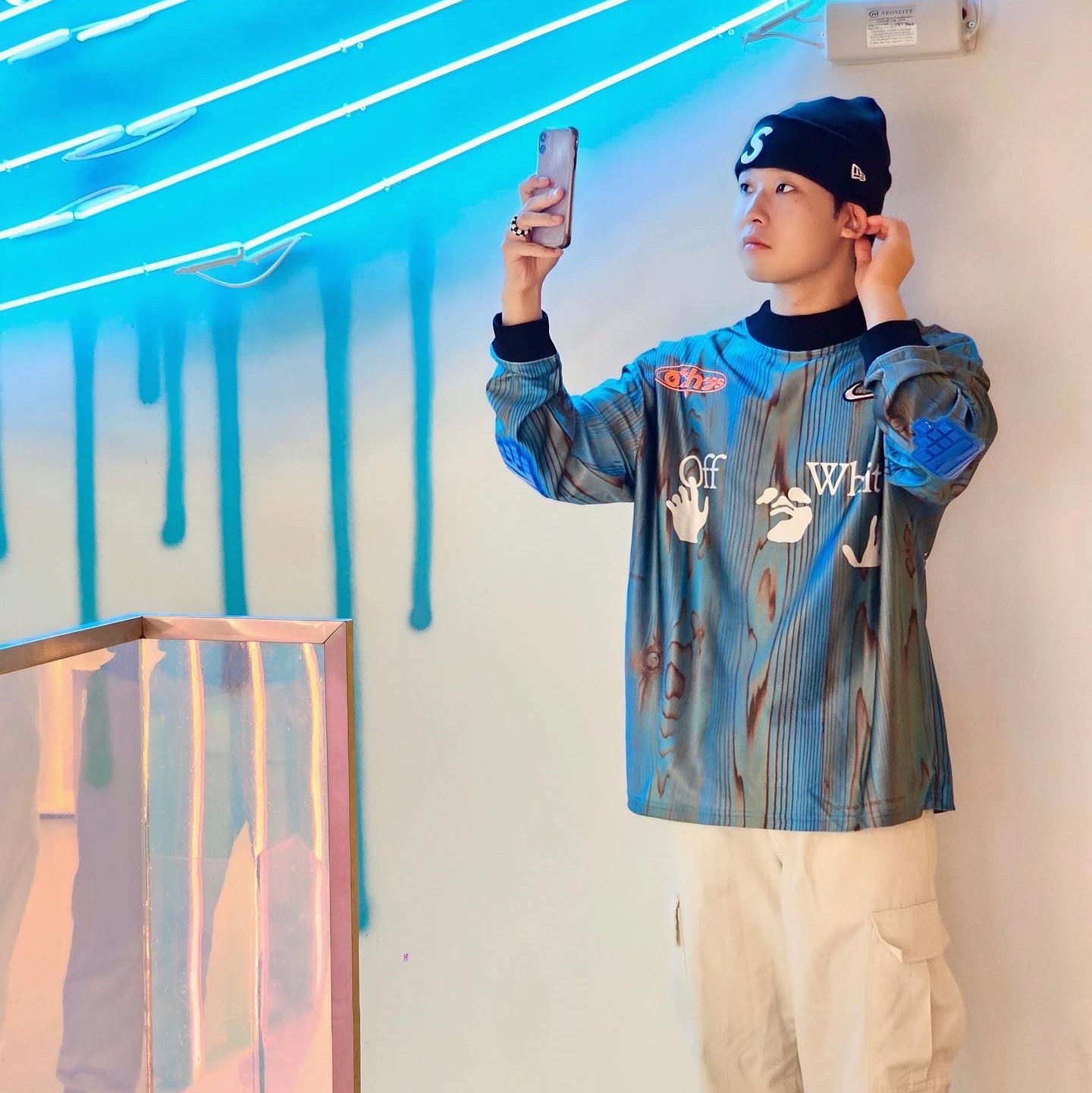 Nike x Off-White NRG Jersey Imperial Blue - Asia, Supreme New Era S Logo Beanie Black - 23FW 착용 스타일 - 3
