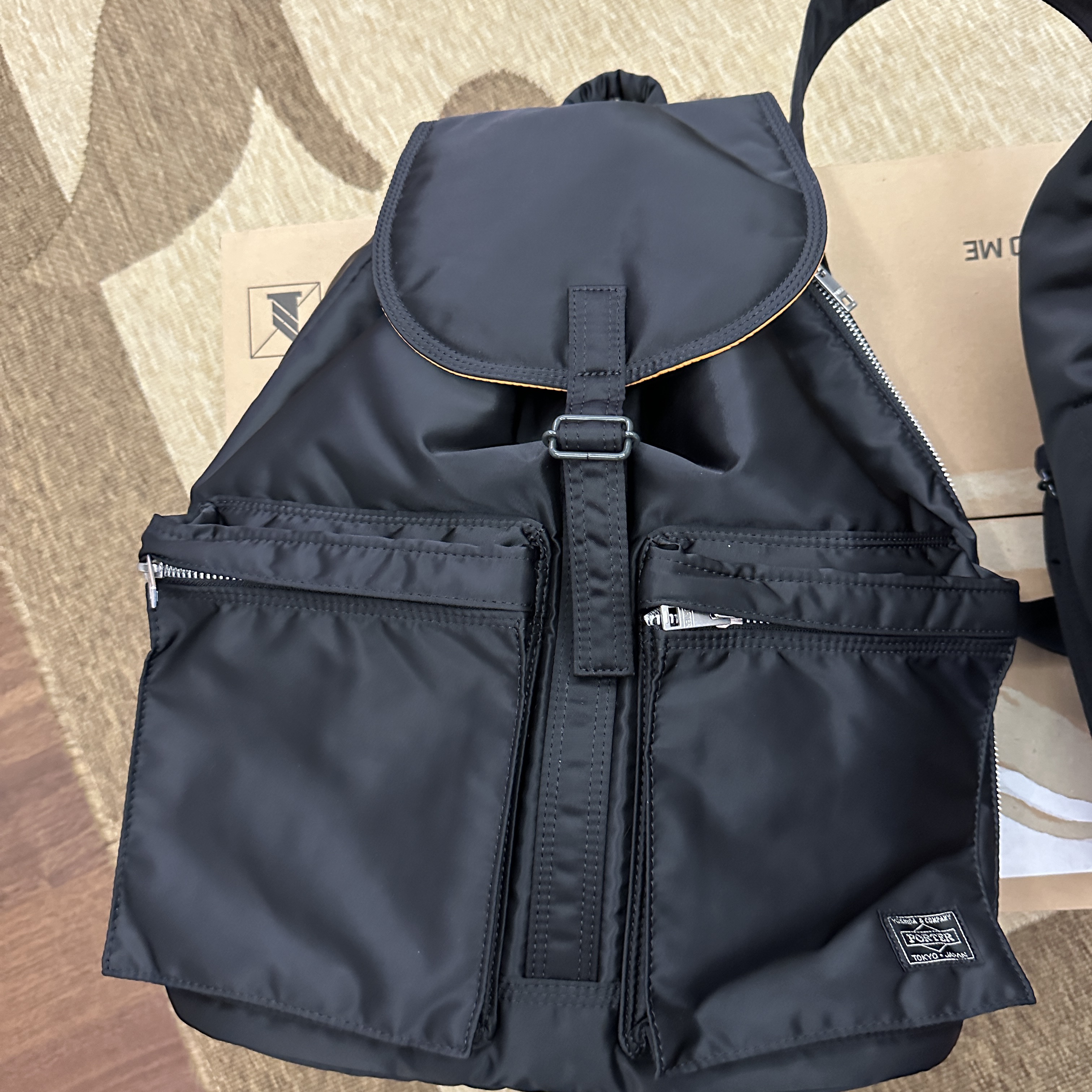 Porter Tanker Backpack Black 착용 스타일