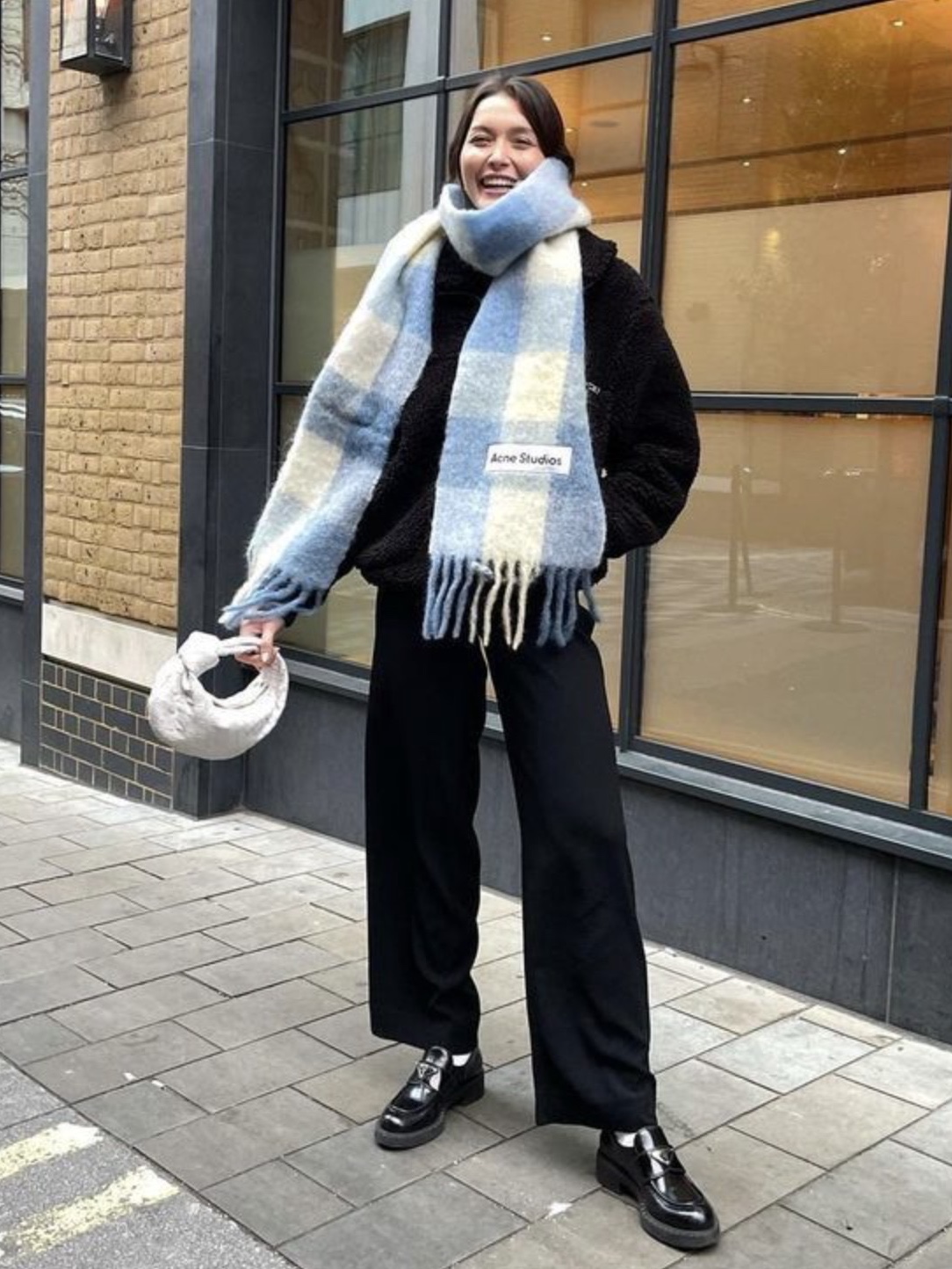 Acne Studios Checked Muffler Electric Blue Beige, Acne Studios Mohair Check Muffler Light Blue White 착용 스타일 - 2