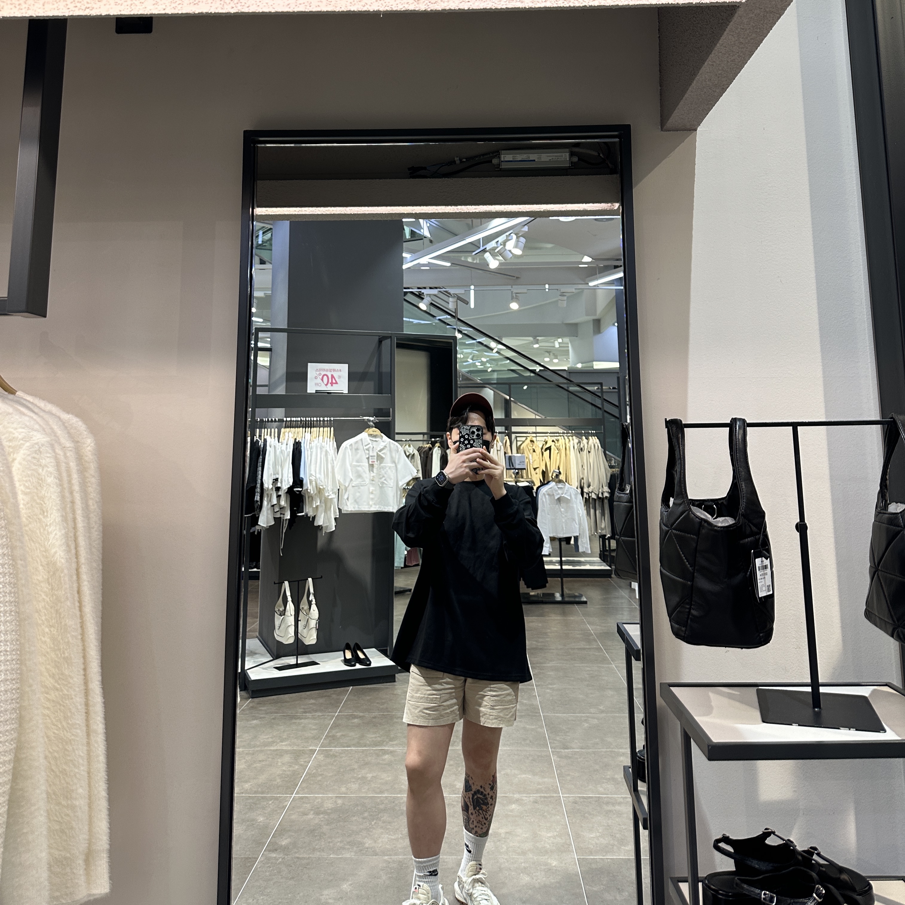 IAB Studio Long Sleeve Black - 23FW, Nike x Sacai VaporWaffle White and Gum 착용 스타일 - 2