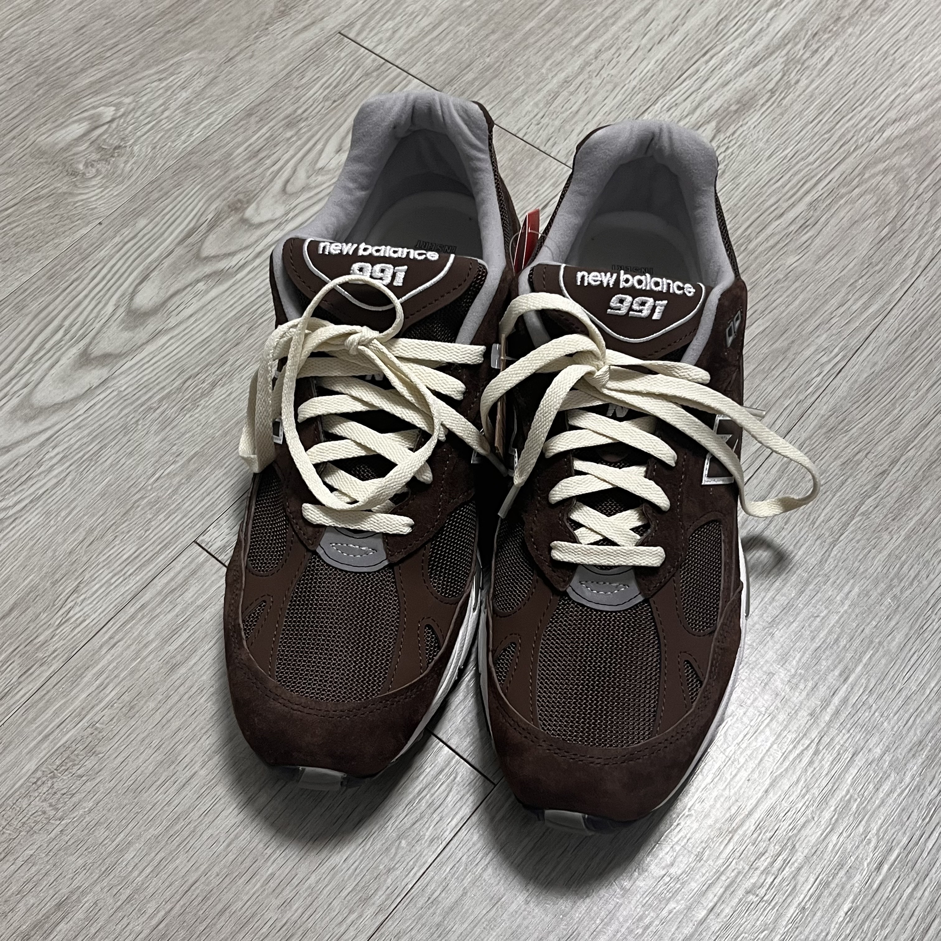 New Balance 991 Made in UK Mocha Brown 착용 스타일 - 3