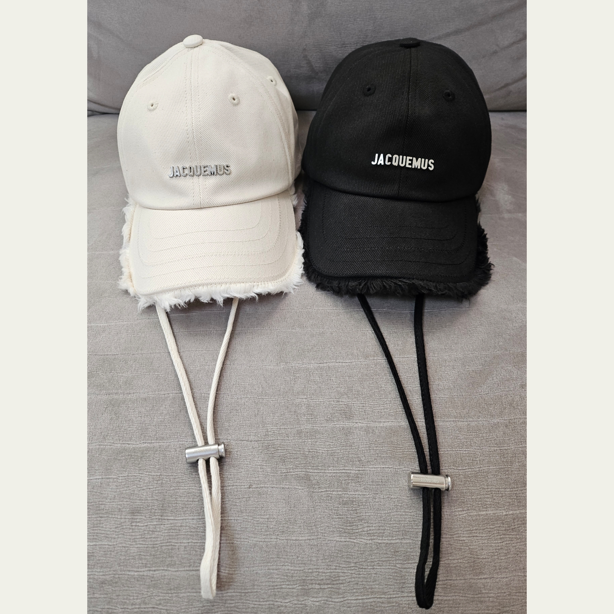 Jacquemus La Casquette Artichaut Fringe Baseball Cap Off White, Jacquemus La Casquette Artichaut Fringe Baseball Cap Black 착용 스타일 - 1