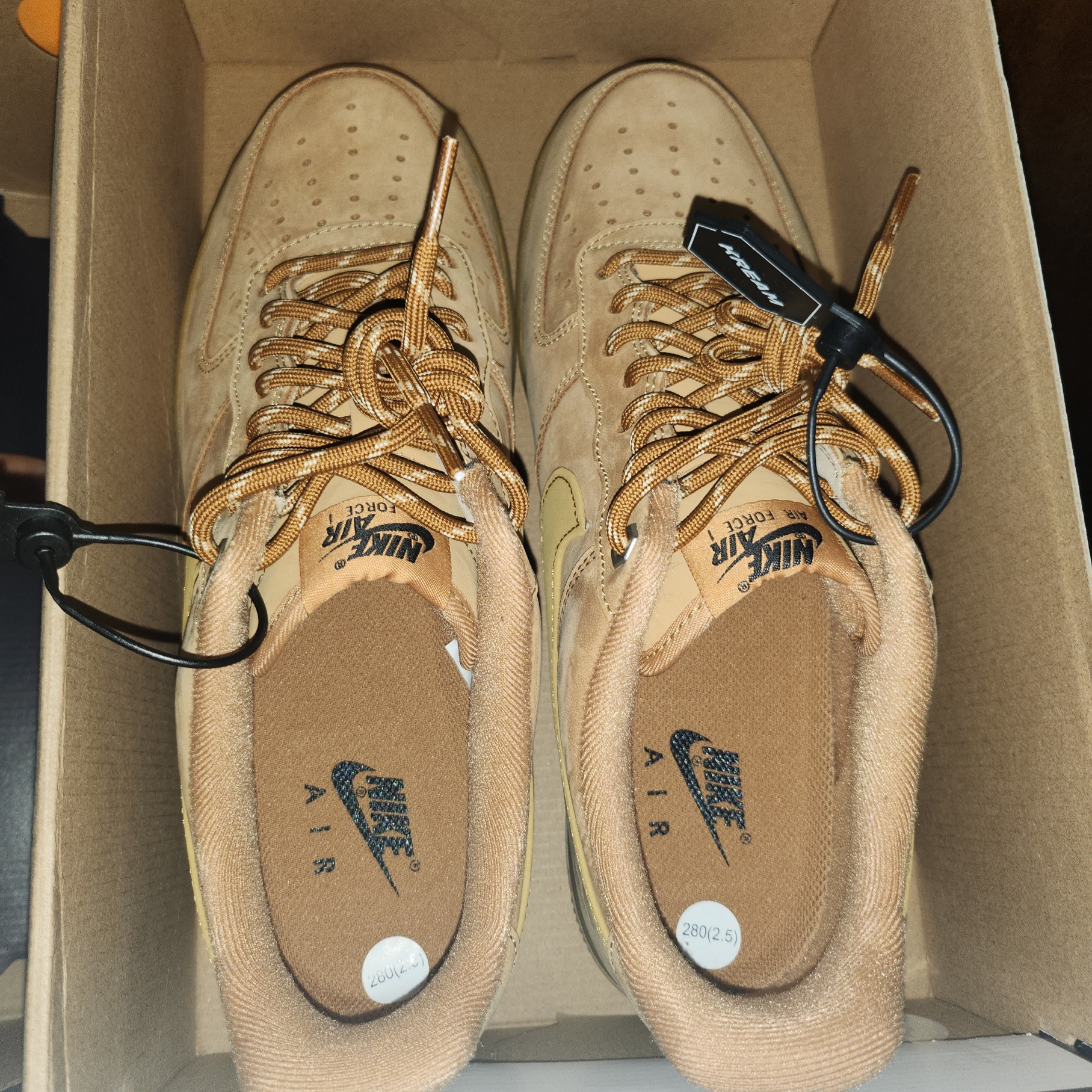 Nike Air Force 1 '07 WB Flax 착용 스타일