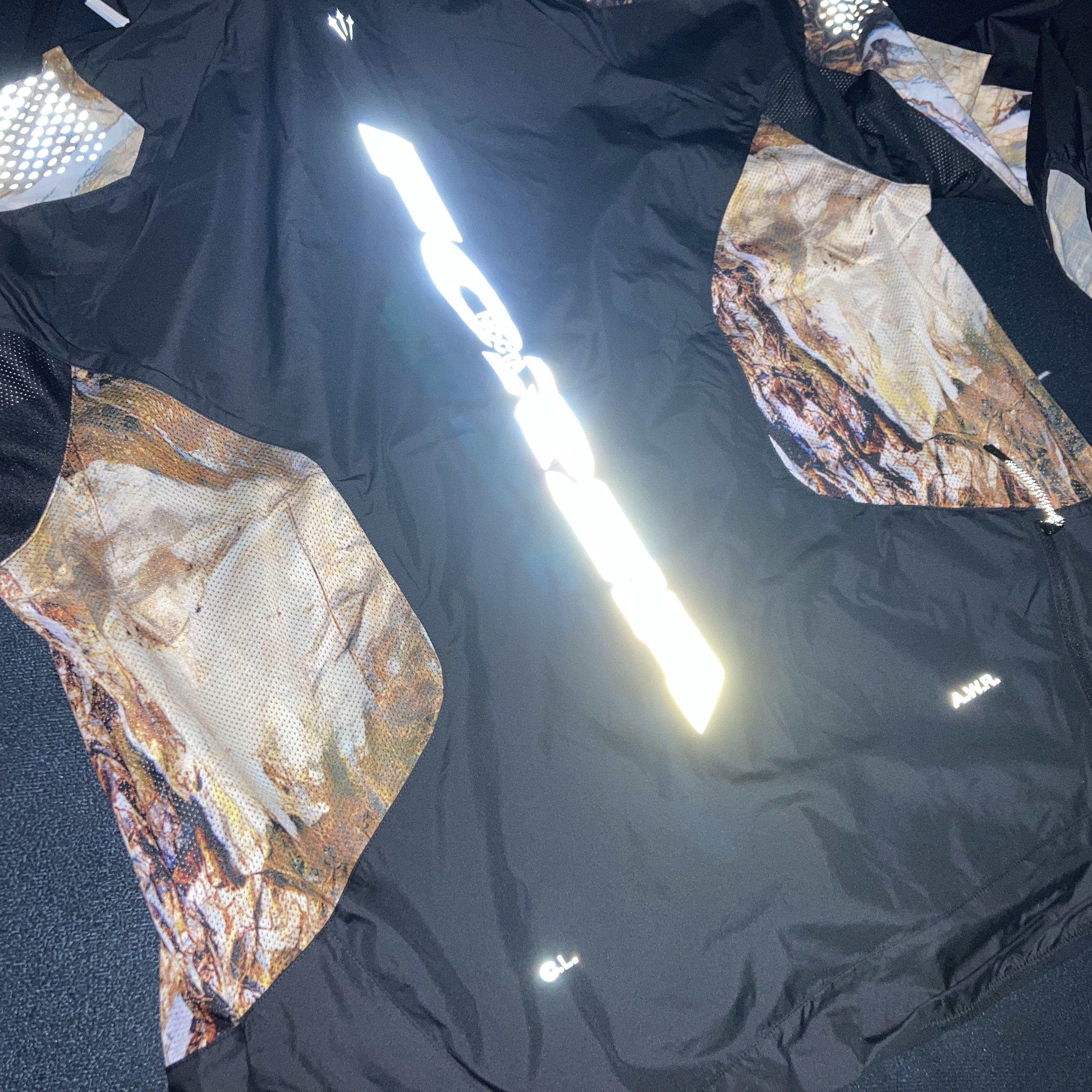 Nike x Drake Nocta NRG Running Jacket Black Baroque Brown (FJ3009-010) 착용 스타일 - 3