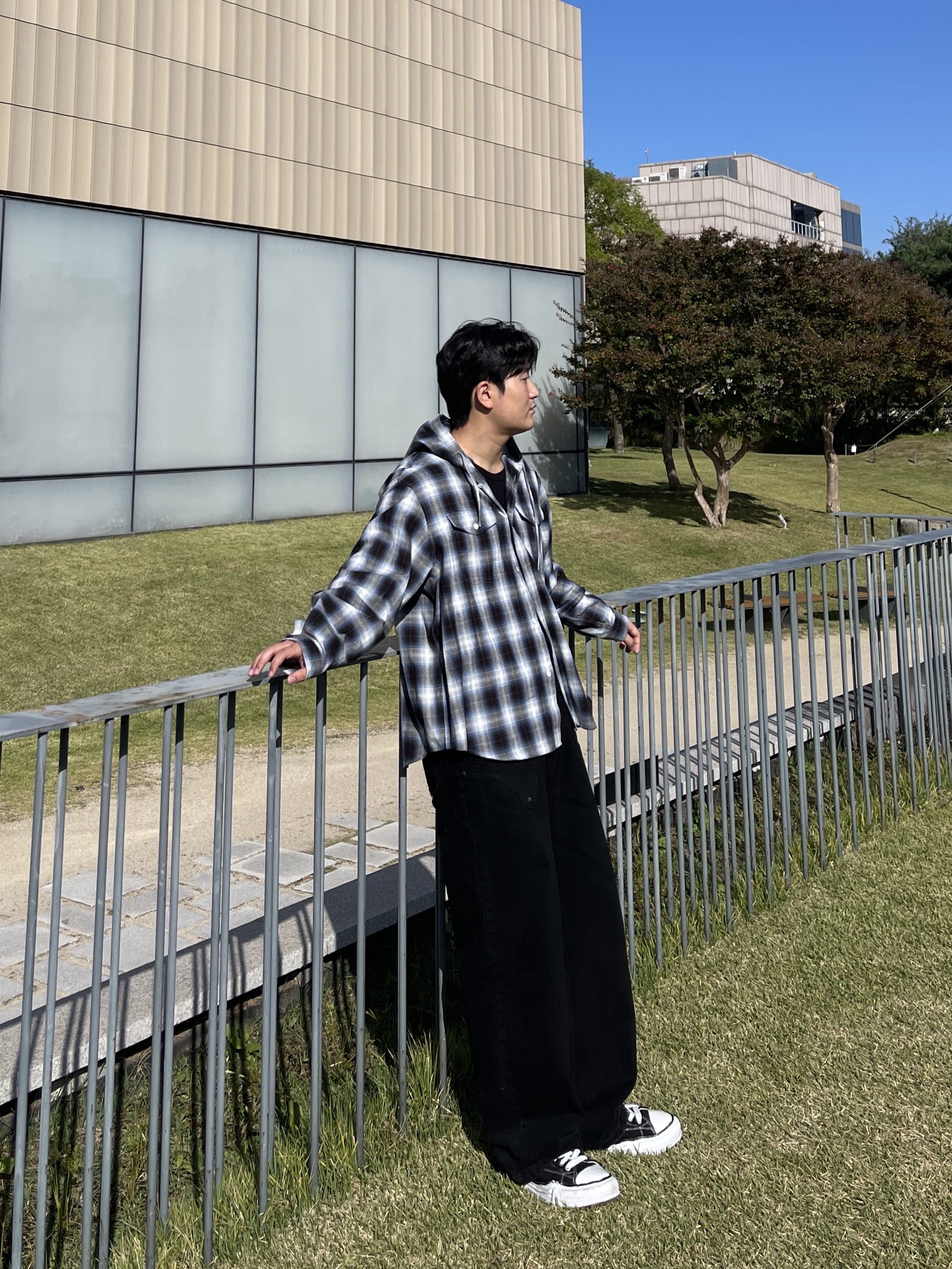 Maison Mihara Yasuhiro Peterson OG Sole Canvas Low Sneakers Black 착용 스타일 - 3