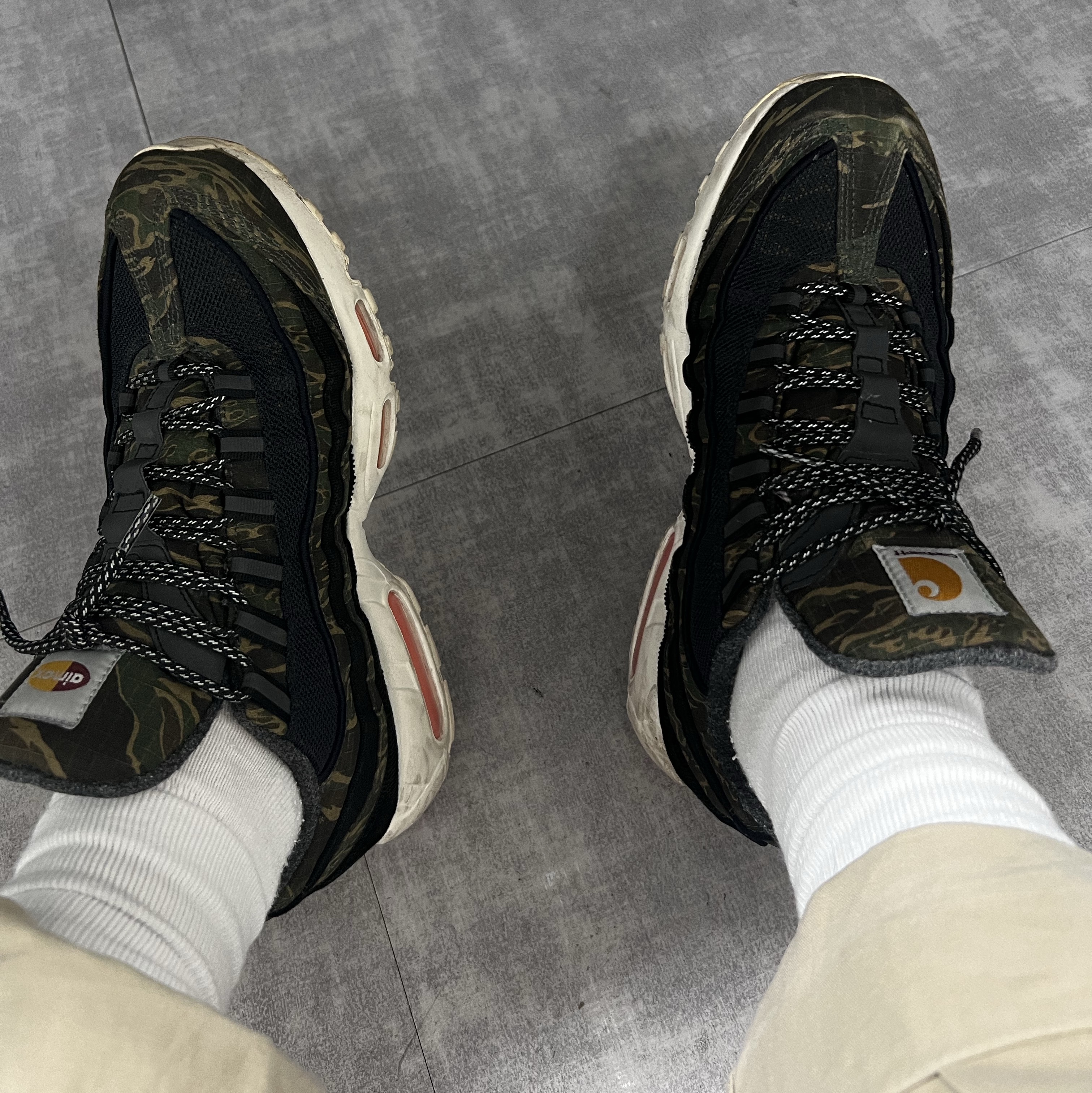 Nike x Carhartt WIP Air Max 95 Camo 착용 스타일