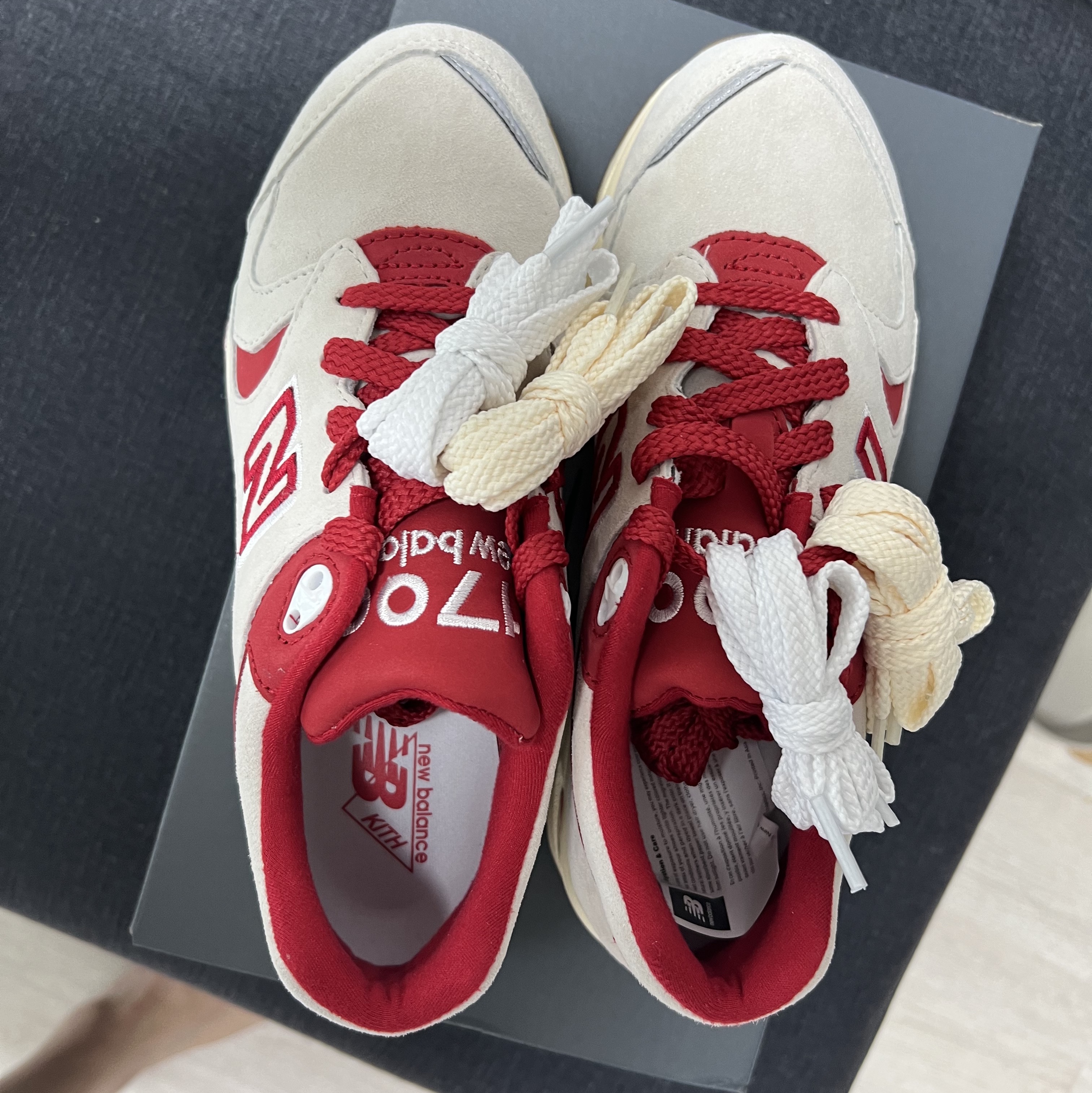 New Balance x Kith 1700 Toronto Marshmallow 착용 스타일 - 1