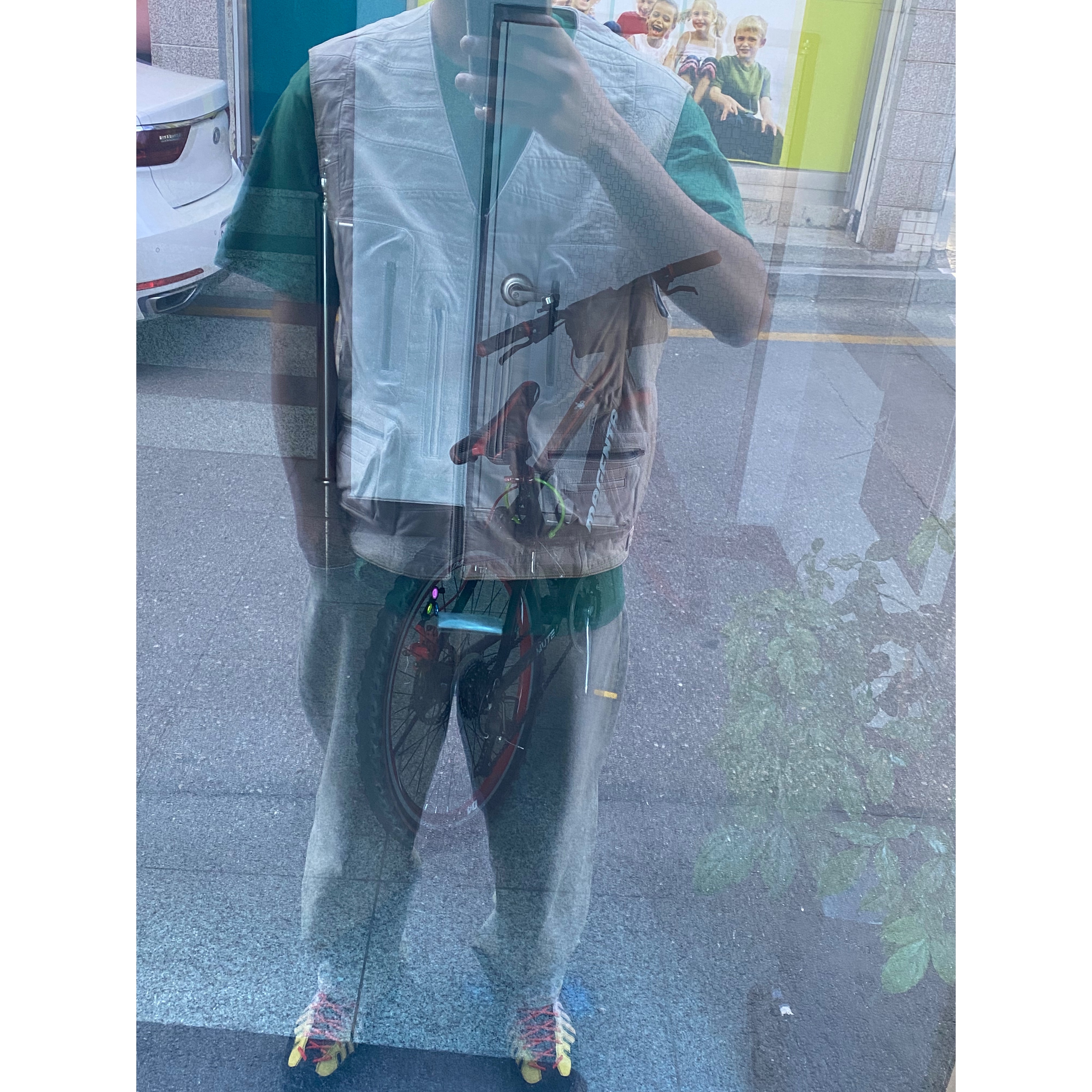 Supreme Baggy Jean Dirty Indigo - 23SS, Supreme x Hardies Dog T-Shirt Light Pine - 23SS 착용 스타일