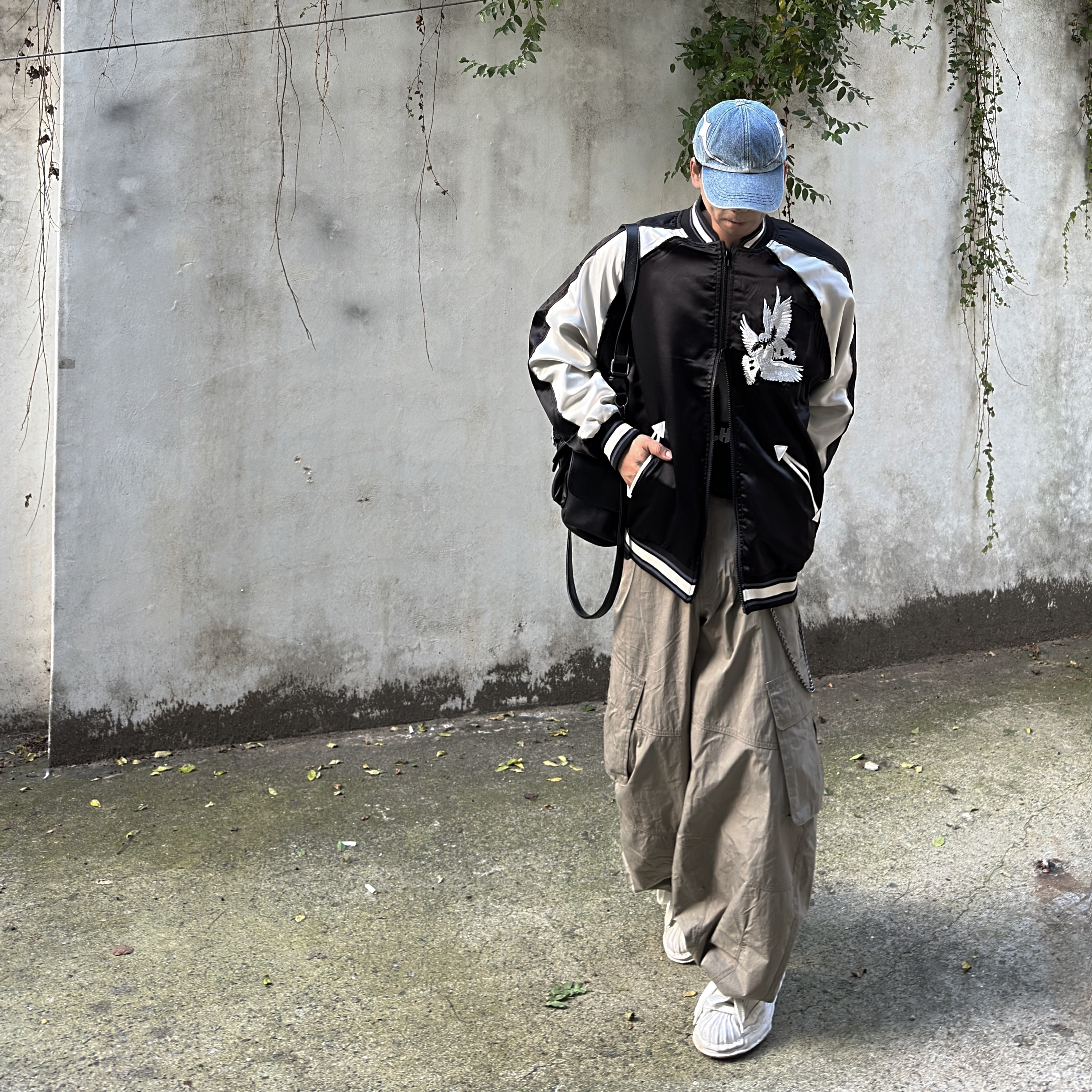 Maison Mihara Yasuhiro Blakey OG Sole Leather Low-top Sneakers White, Thug Club x MCM Tribal Leather Cap Denim 착용 스타일 - 1