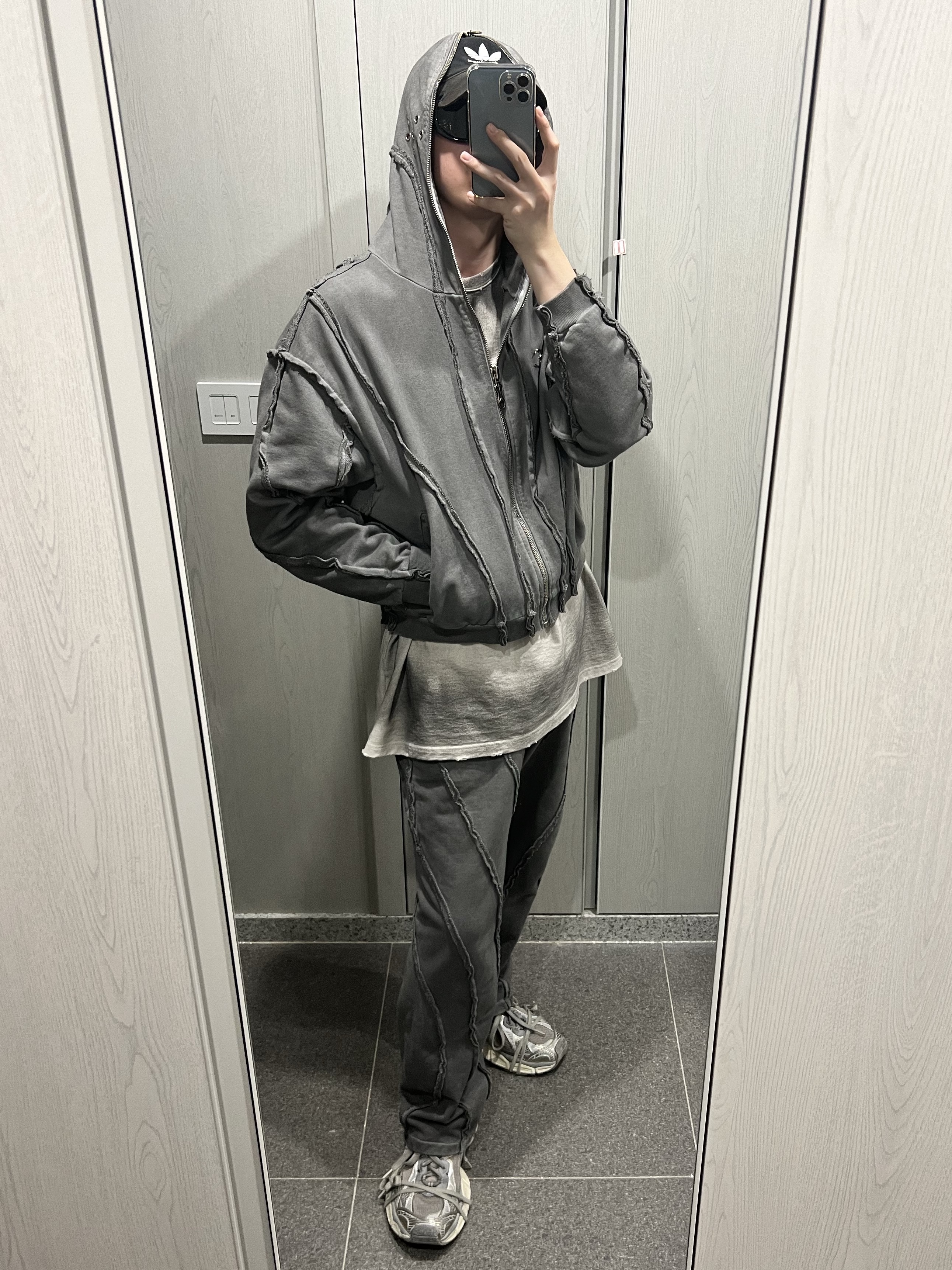 Thug Club Gladiator Hoodie Grey, Project G/R Furious Logo Applique T-Shirt Grey - 10 Corso Como Exclusive 착용 스타일 - 1