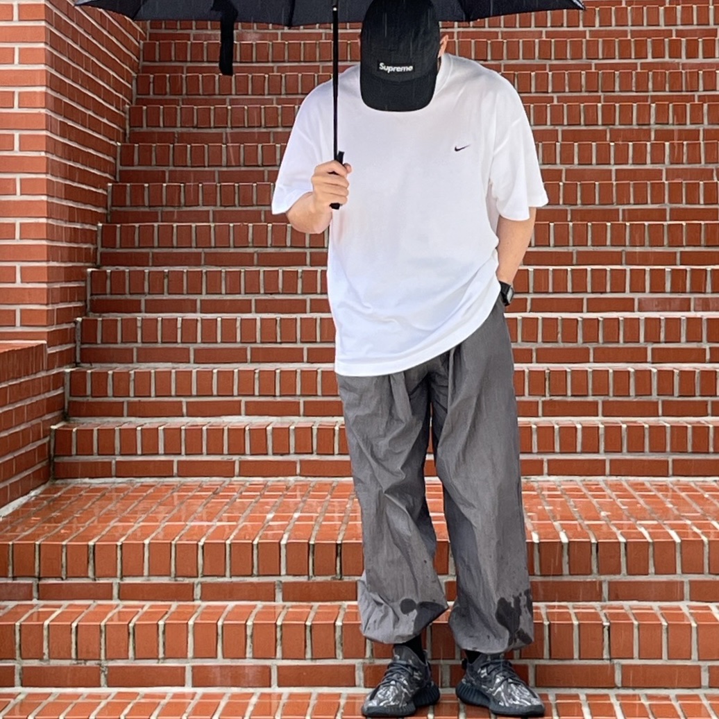 Supreme Reflective Dyed Camp Cap Black - 21SS, Nike NRG Solo Swoosh T-Shirt White - US/EU 착용 스타일