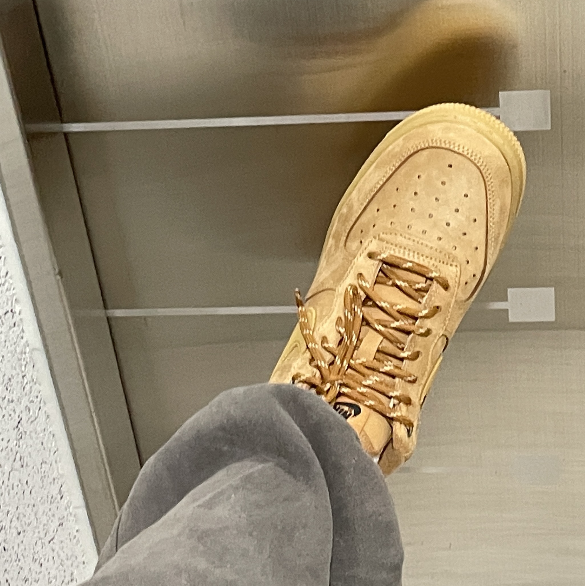 Nike Air Force 1 '07 WB Flax 착용 스타일