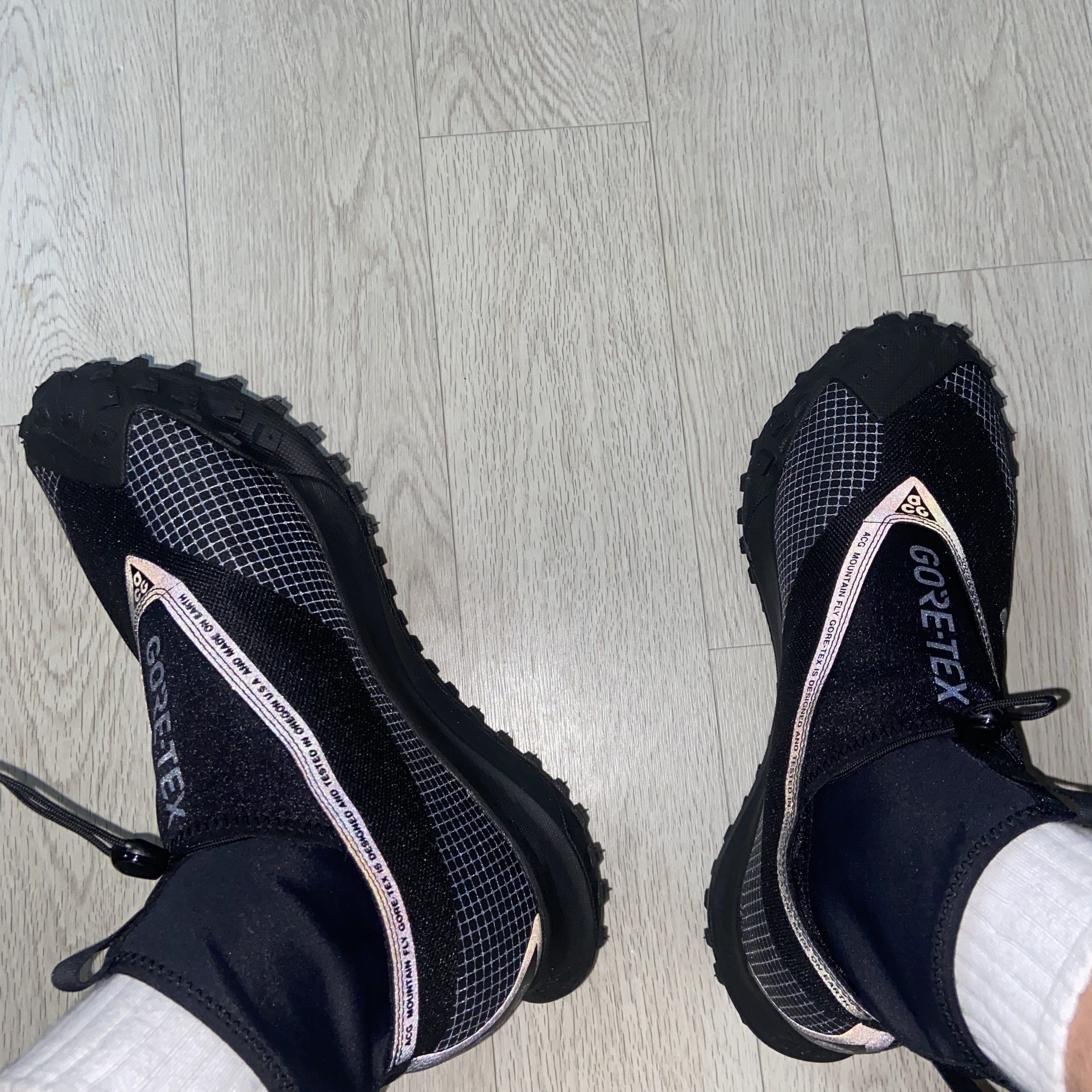 Nike ACG Mountain Fly Gore-Tex Black and Dark Grey 착용 스타일