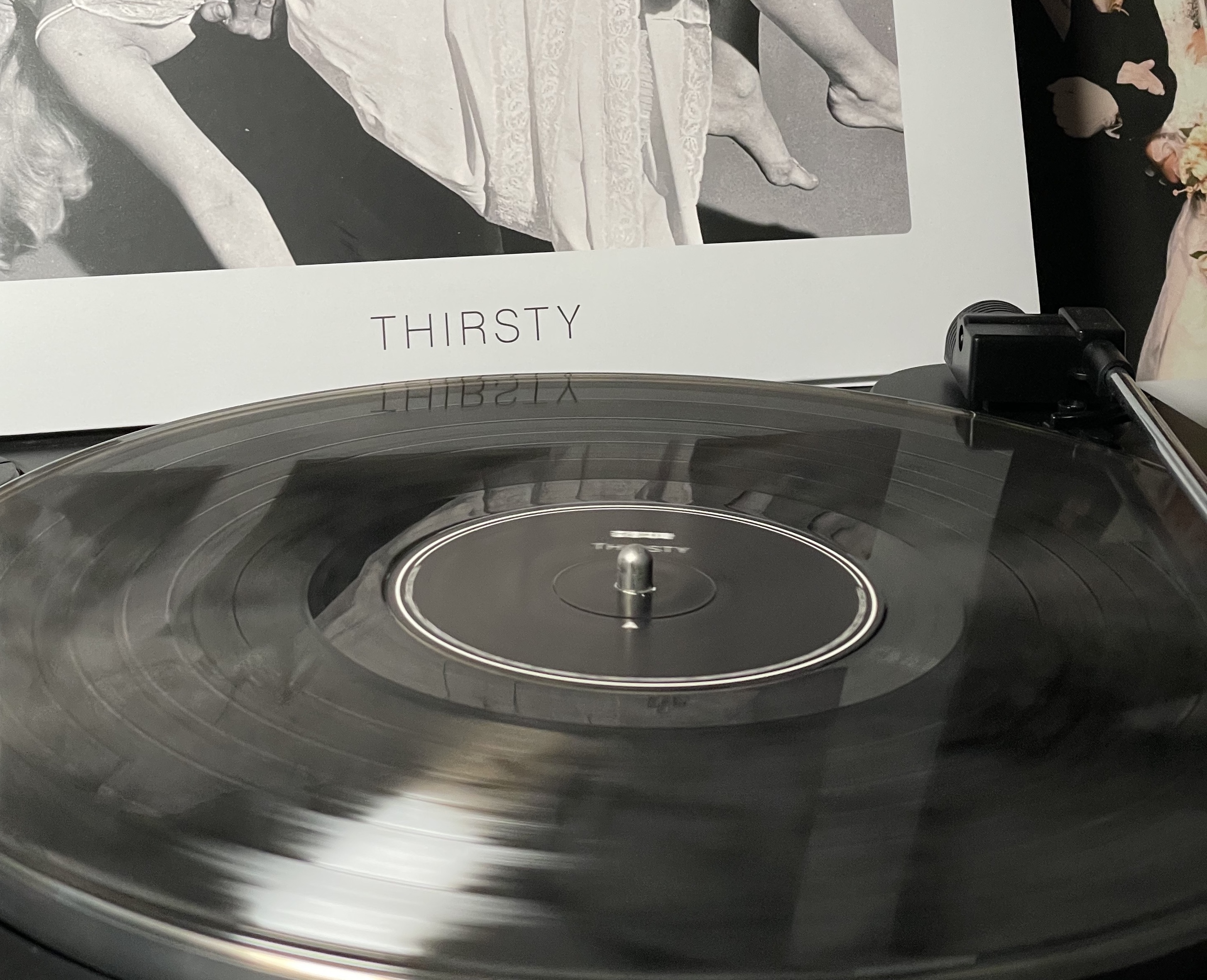 The Black Skirts 3rd Album Part 2 Thirsty Marble Smoke Translucent 착용 스타일 - 2