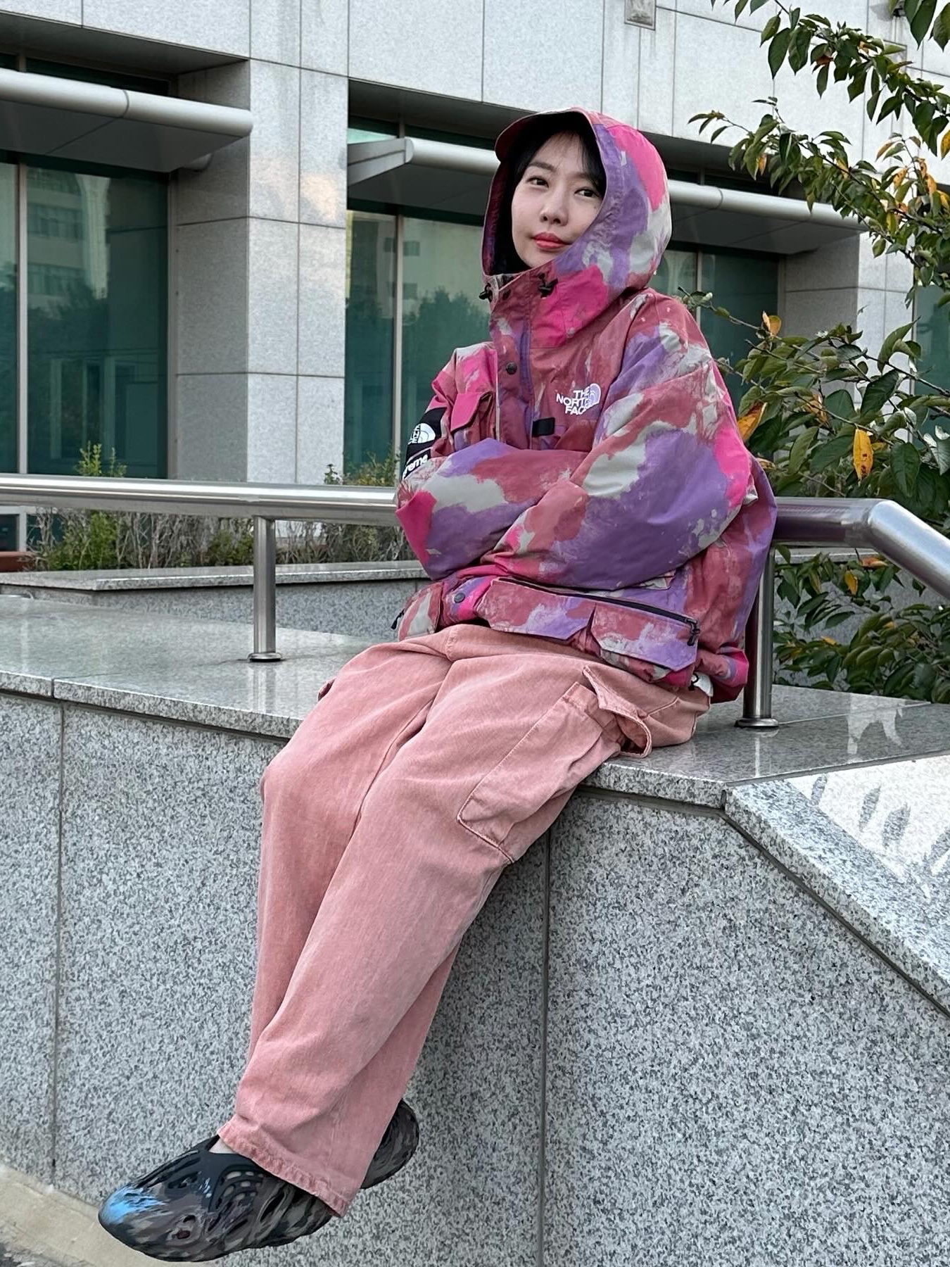 Supreme x The North Face Cargo Jacket Multi-Color - 20SS, Adidas Yeezy Foam RNNR MX Cinder 착용 스타일
