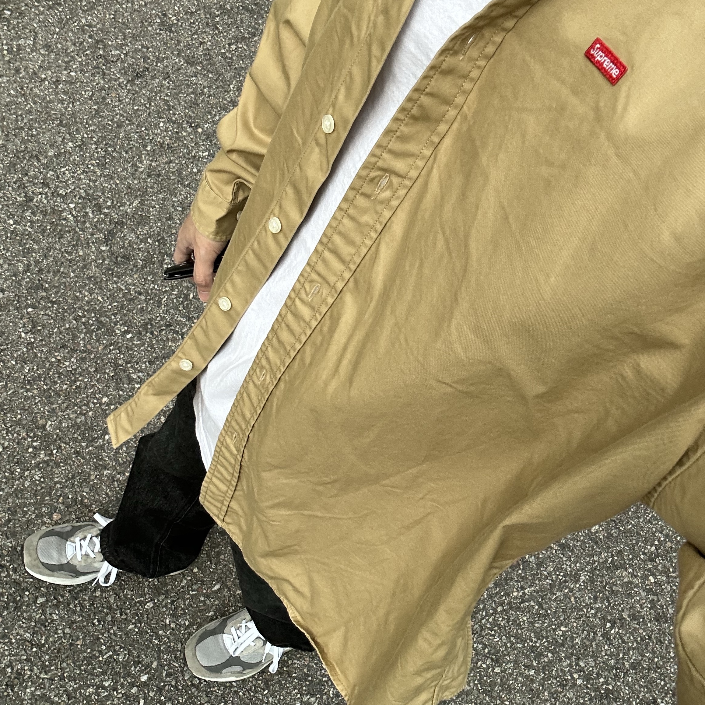 Supreme Small Box Shirt Tan - 23FW 착용 스타일
