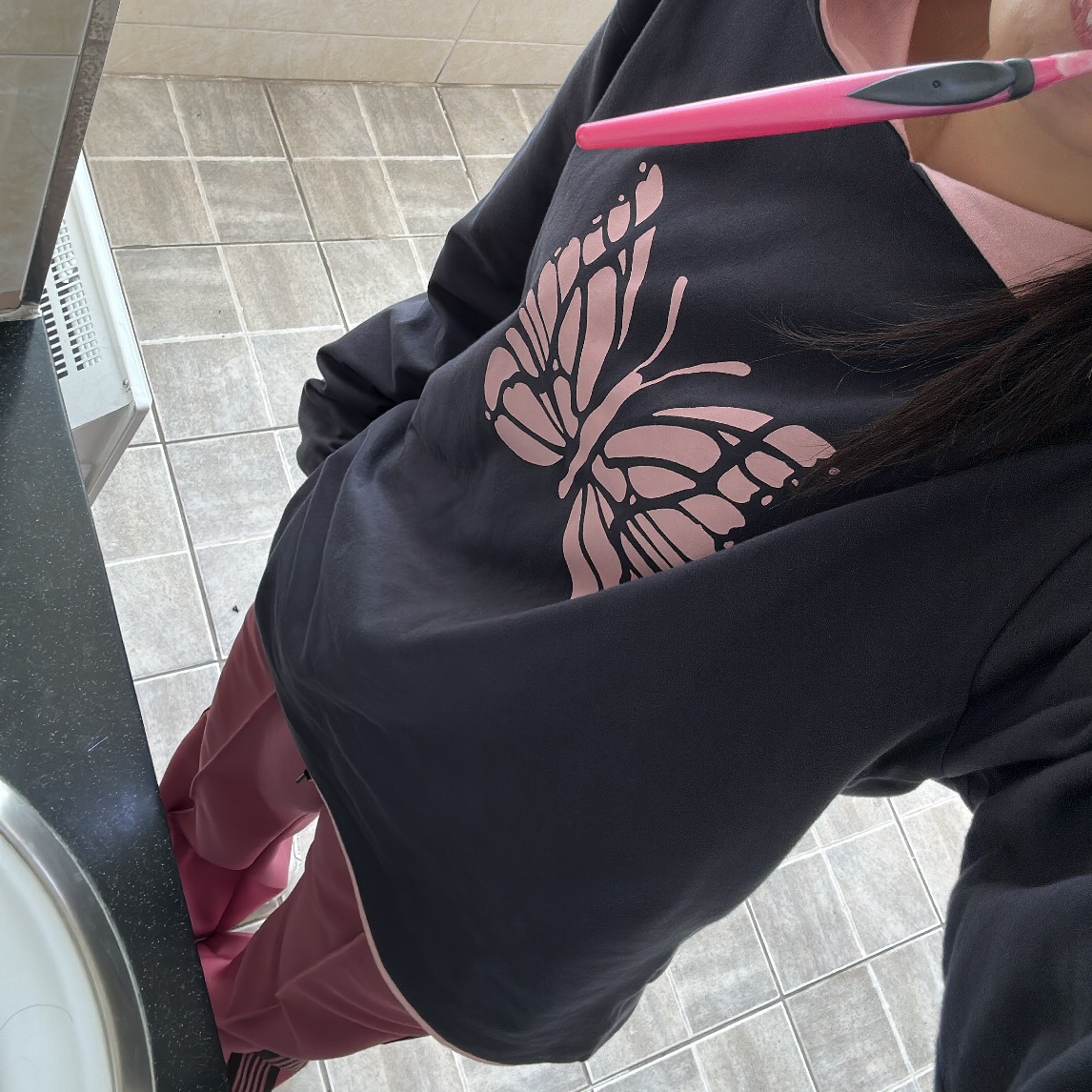 Needles L/S Reversible Hoodie Cotton Jersey Charcoal, Needles Boot-Cut Track Pants Poly Smooth Smoke Pink 착용 스타일