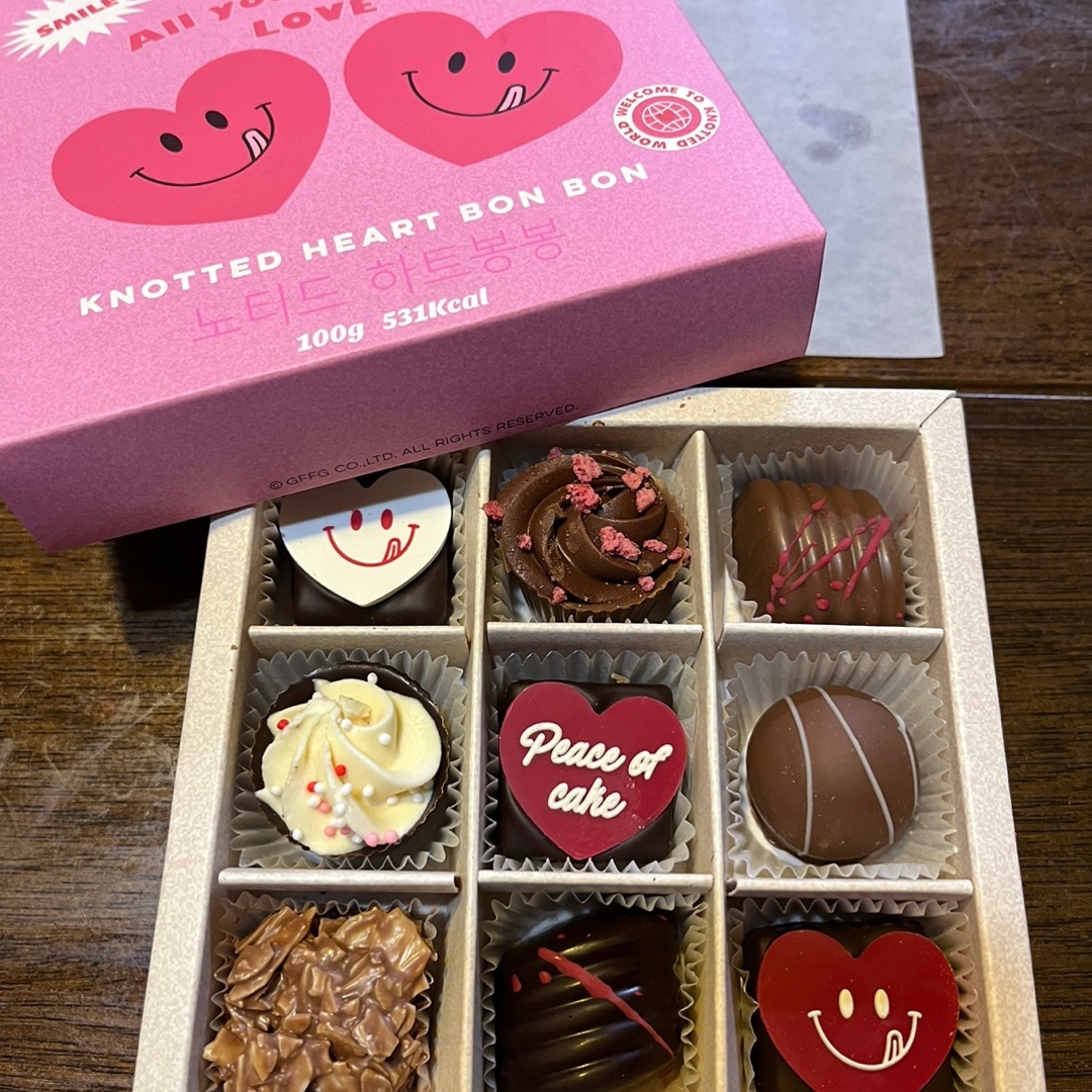 Knotted Heart Chocolate Bonbon 착용 스타일 - 2