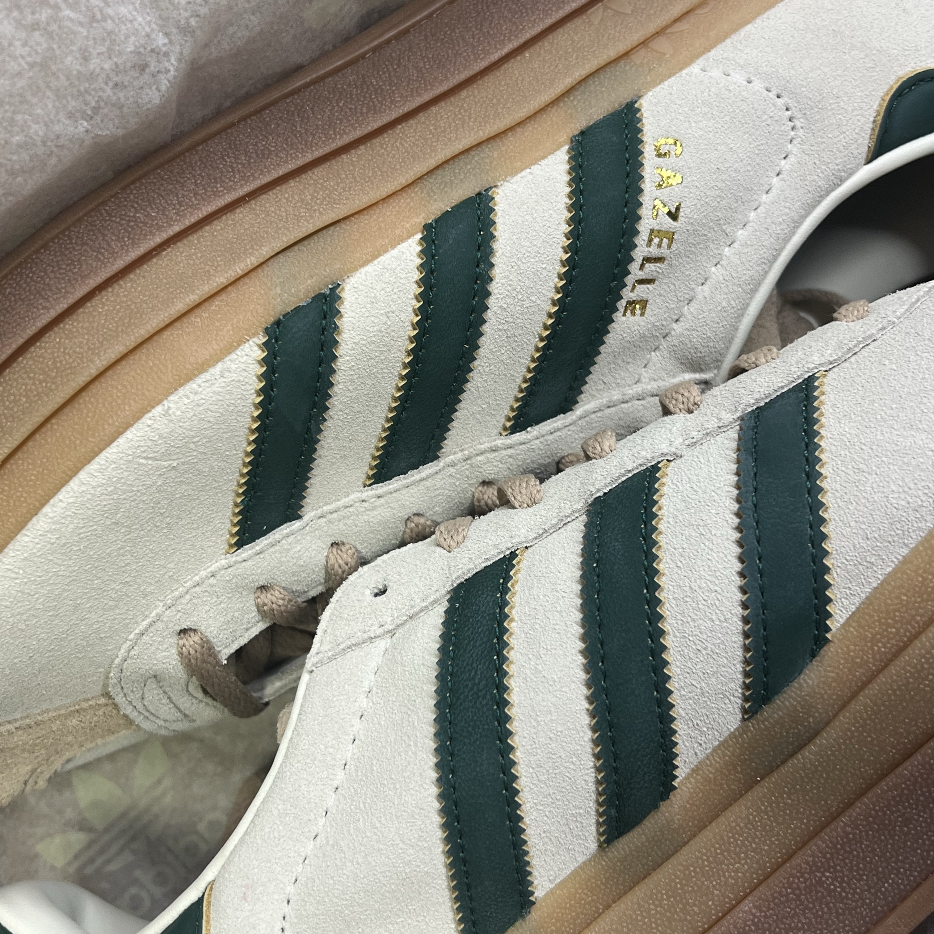 (W) Adidas Gazelle Bold Cream White Collegiate Green 착용 스타일