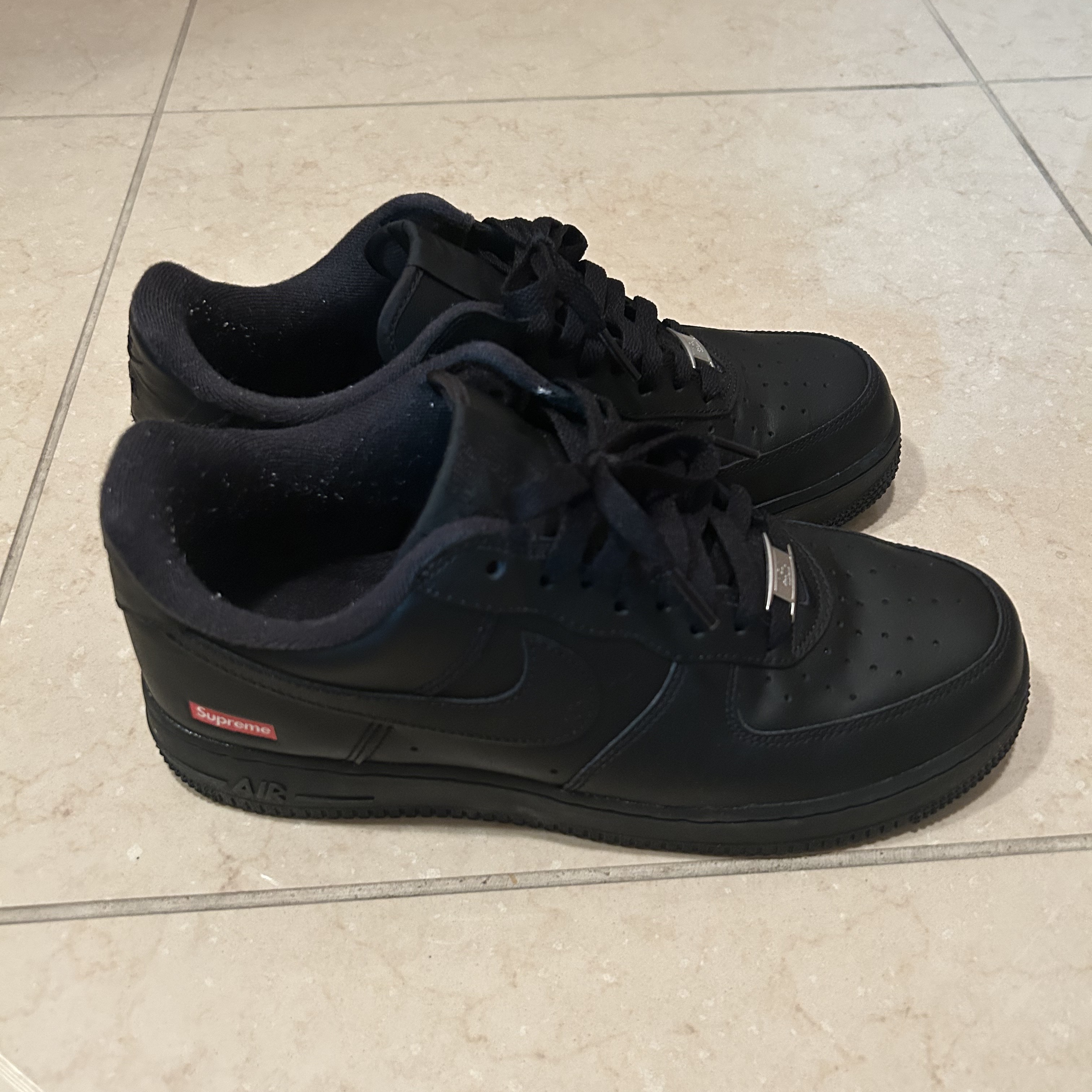 Nike x Supreme Air Force 1 Low Black 착용 스타일