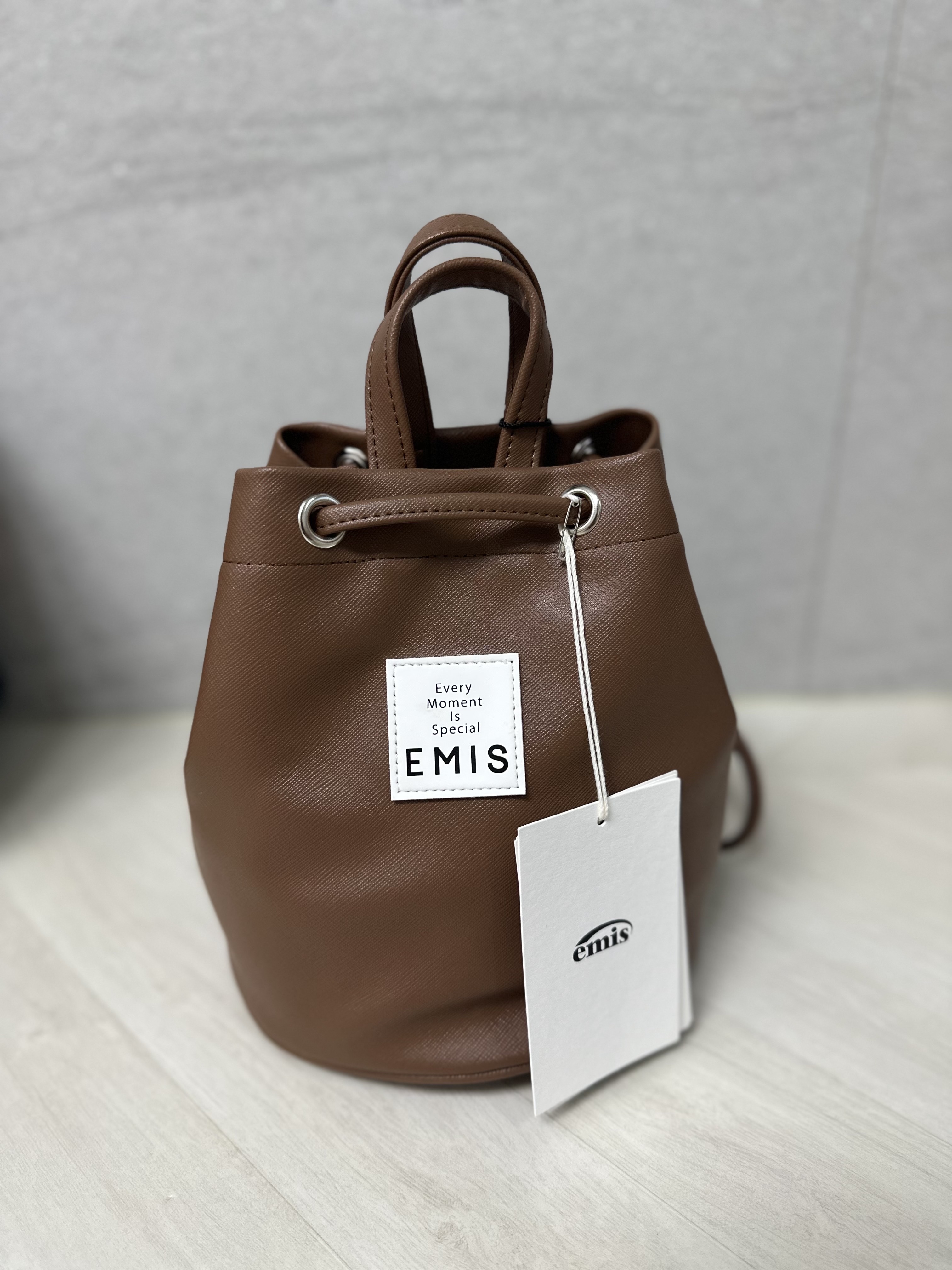 Emis Leather Mini Backpack Brown 착용 스타일