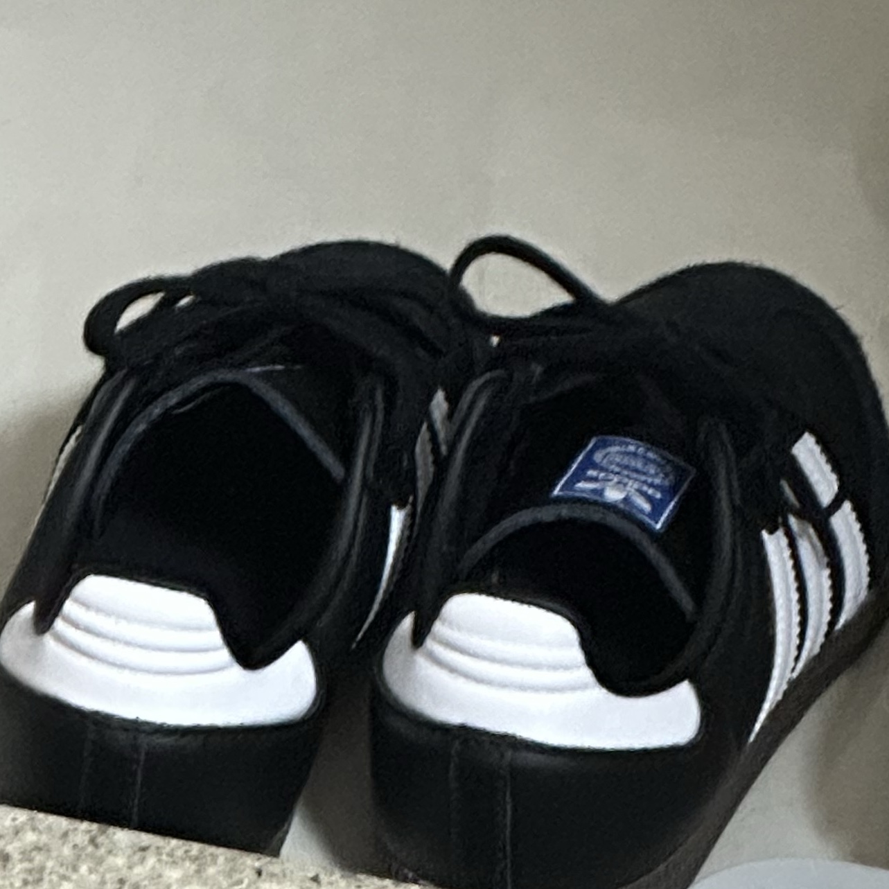 Adidas Samba OG Black White Gum 착용 스타일