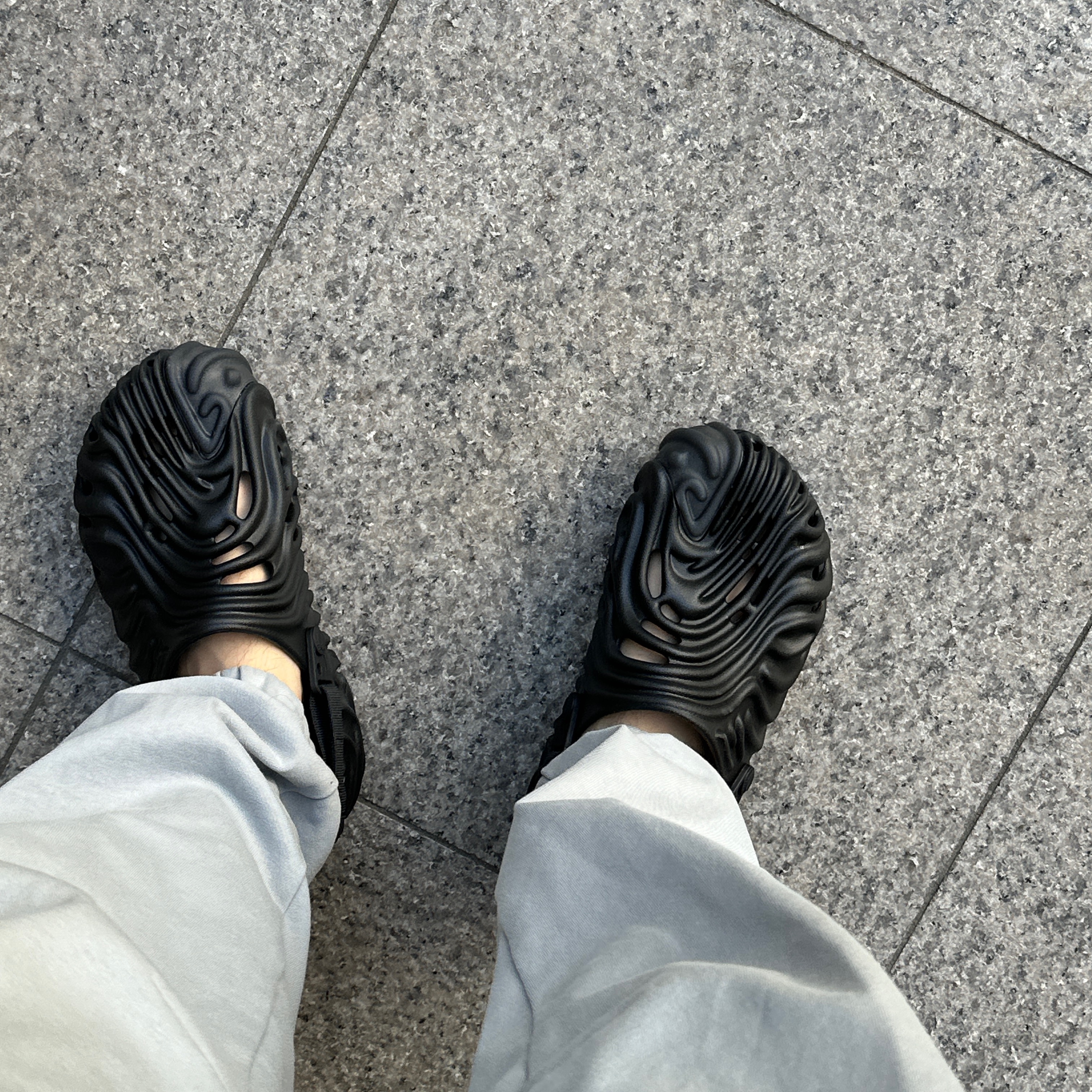 Crocs x Salehe Bembury Pollex Clog Sasquatch 착용 스타일