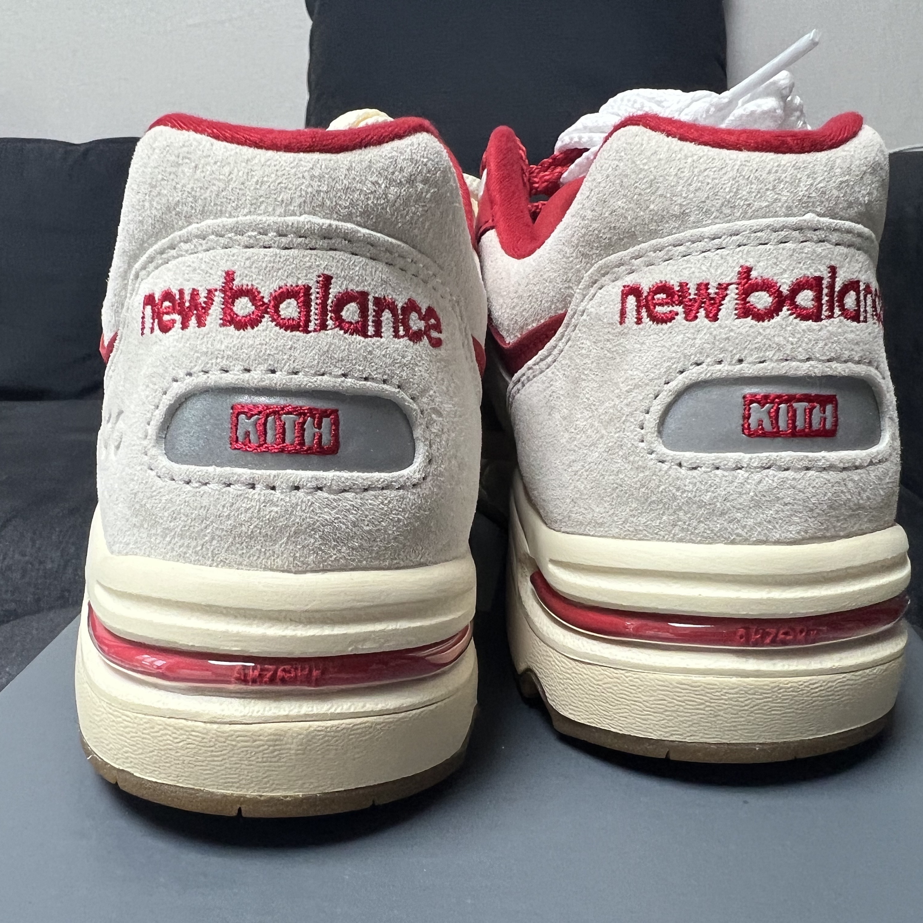 New Balance x Kith 1700 Toronto Marshmallow 착용 스타일 - 3