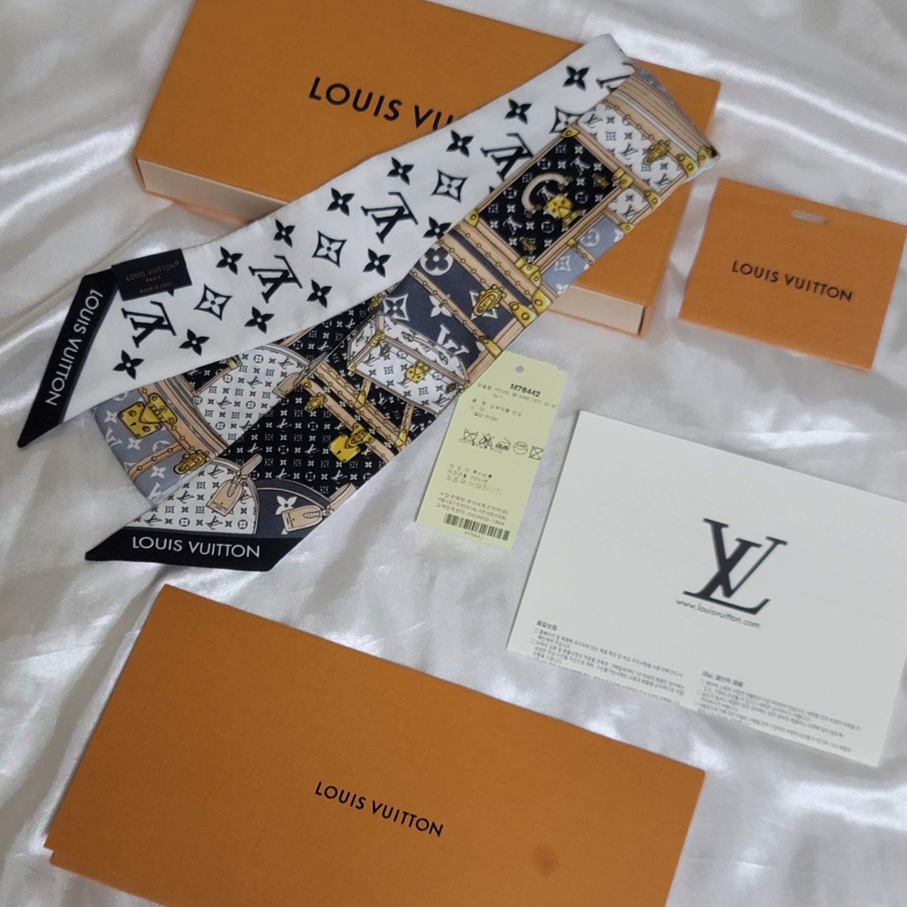 (W) Louis Vuitton Let's Go BB Bandeau Black 착용 스타일