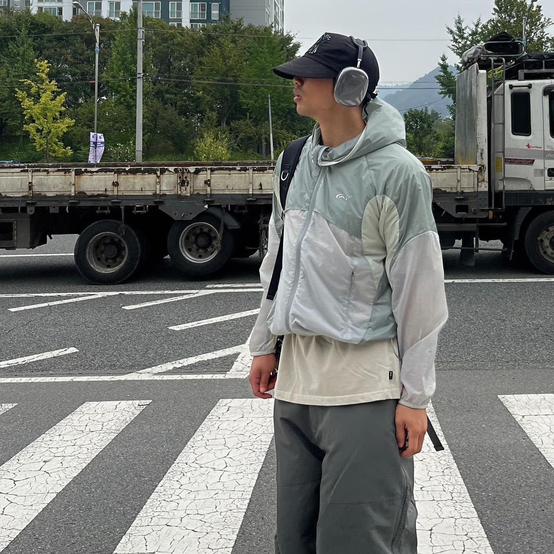Art of Field Mix Packable Jacket Beige Green, Art of Field Mix Packable Jacket Light Gray 착용 스타일 - 4