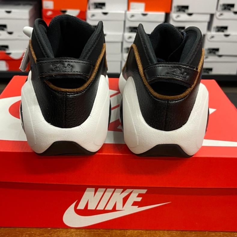Nike Air Zoom Flight 95 Black and Valerian Blue 착용 스타일 - 5