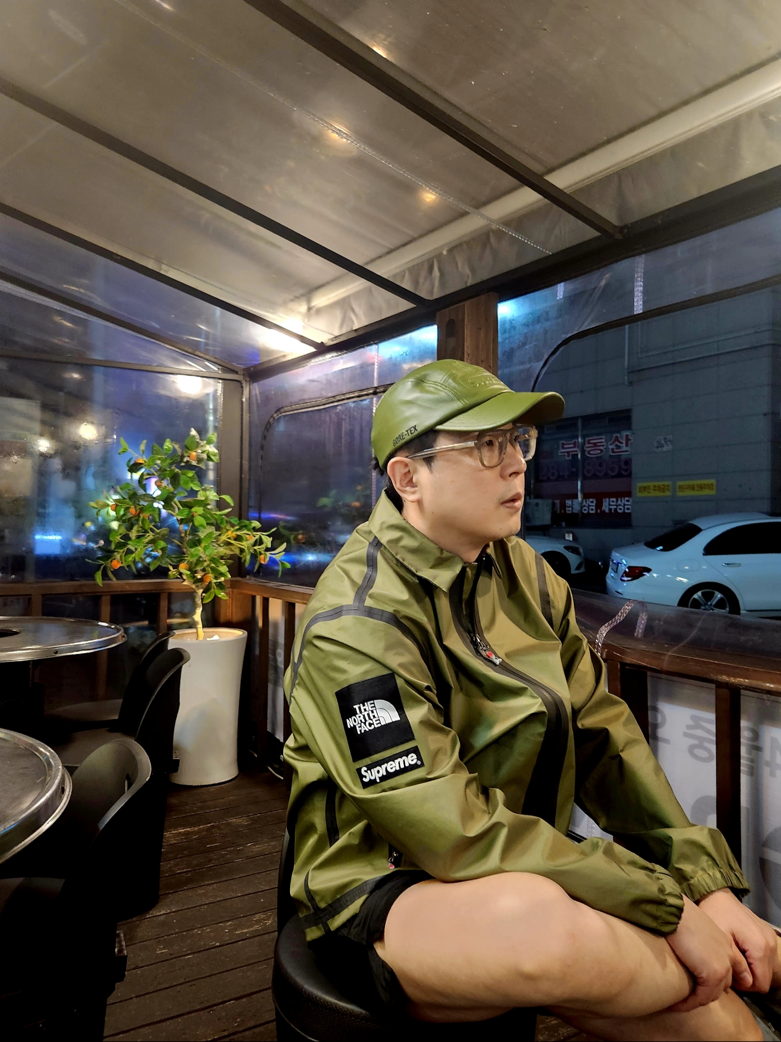 Supreme Gore-Tex Leather Camp Cap Olive - 22SS, Supreme x The North Face Summit Series Outer Tape Seam Coaches Jacket Olive - 21SS 착용 스타일