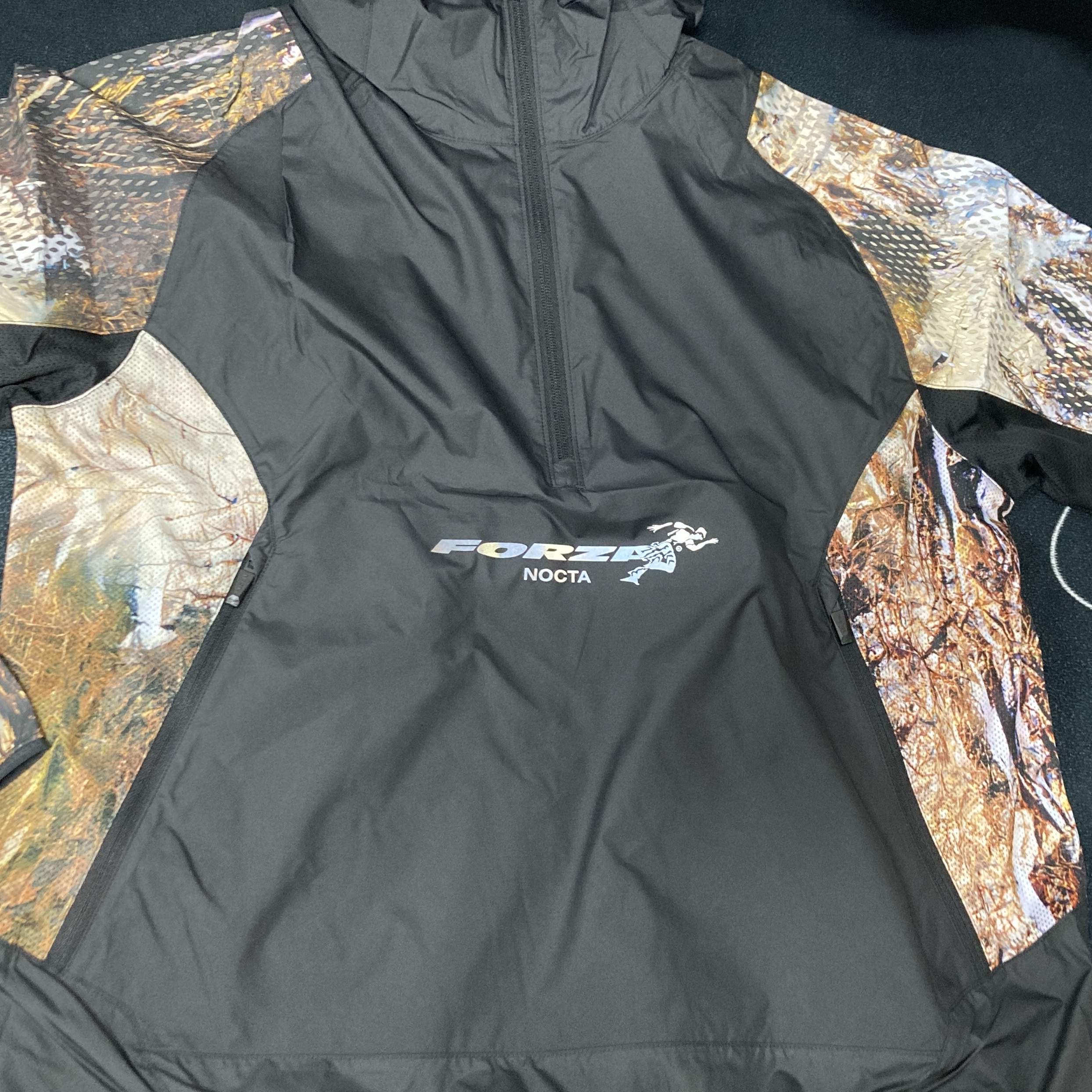 Nike x Drake Nocta NRG Running Jacket Black Baroque Brown (FJ3009-010) 착용 스타일 - 1