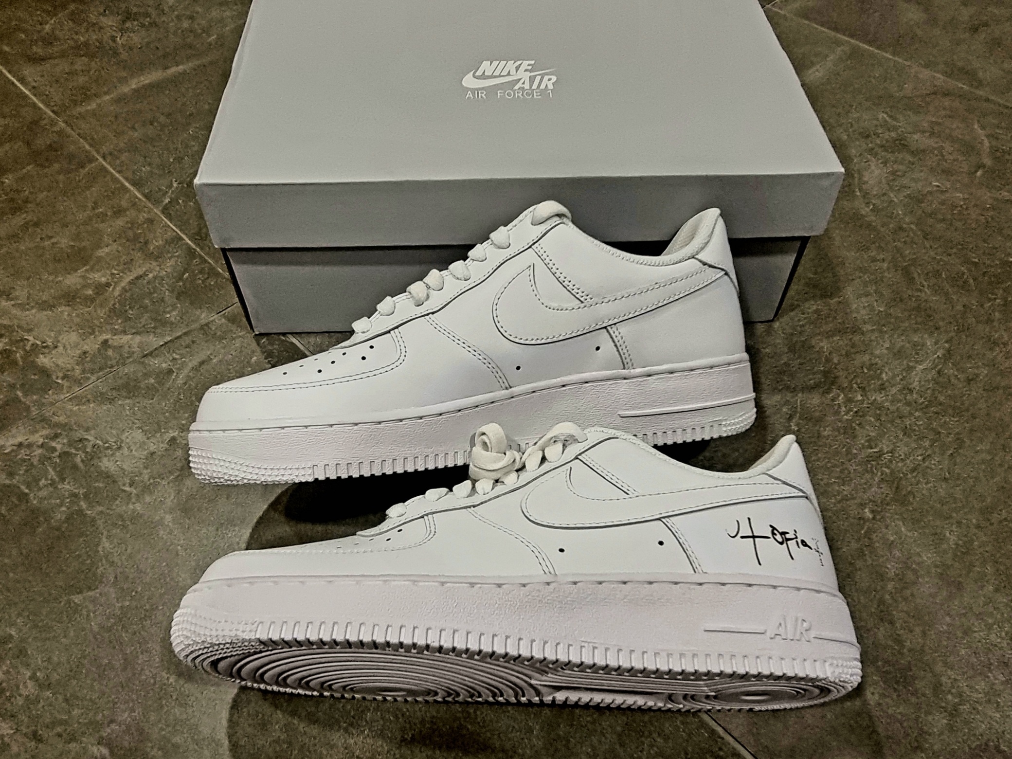 (W) Nike x Travis Scott Air Force 1 '07 Low Cactus Jack Utopia Edition White 착용 스타일 - 4